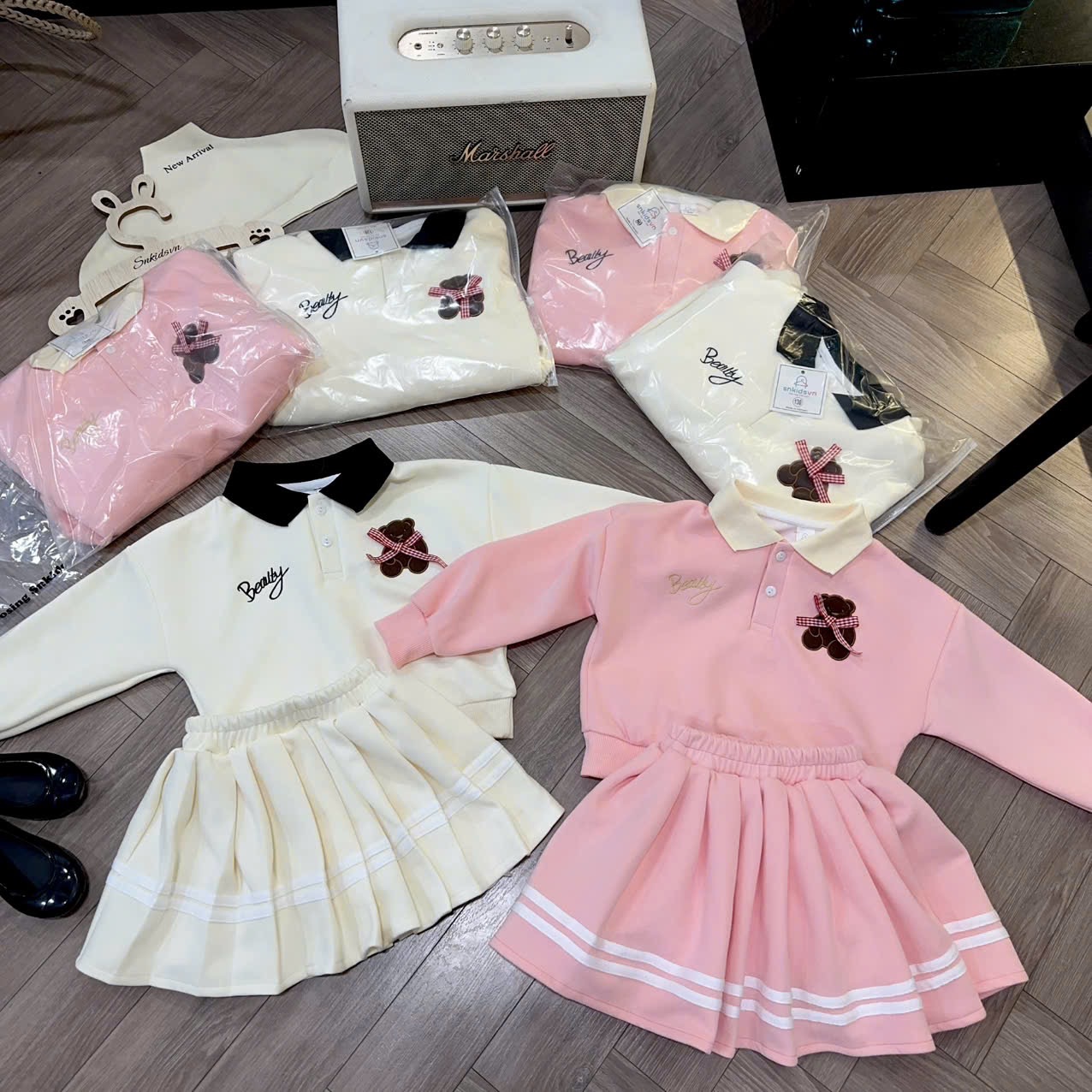 Sét bộ nỉ gấu kem hồng cv dập ly bé gái