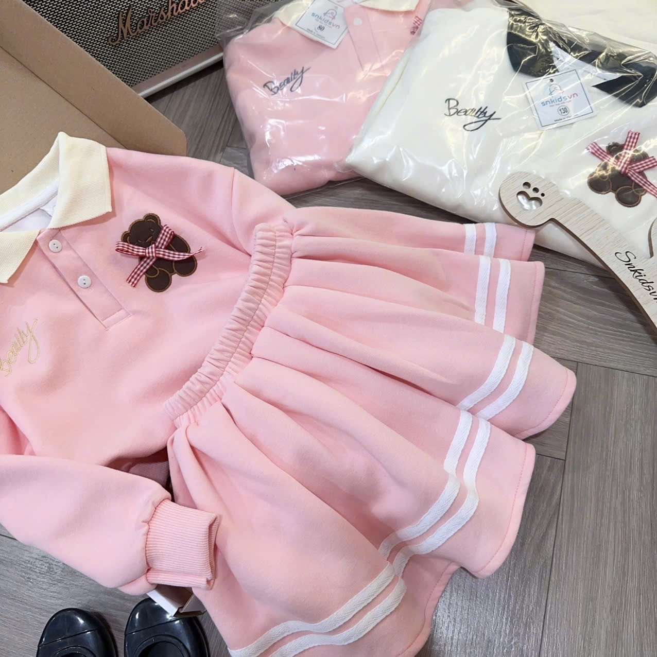 Sét bộ nỉ gấu kem hồng cv dập ly bé gái