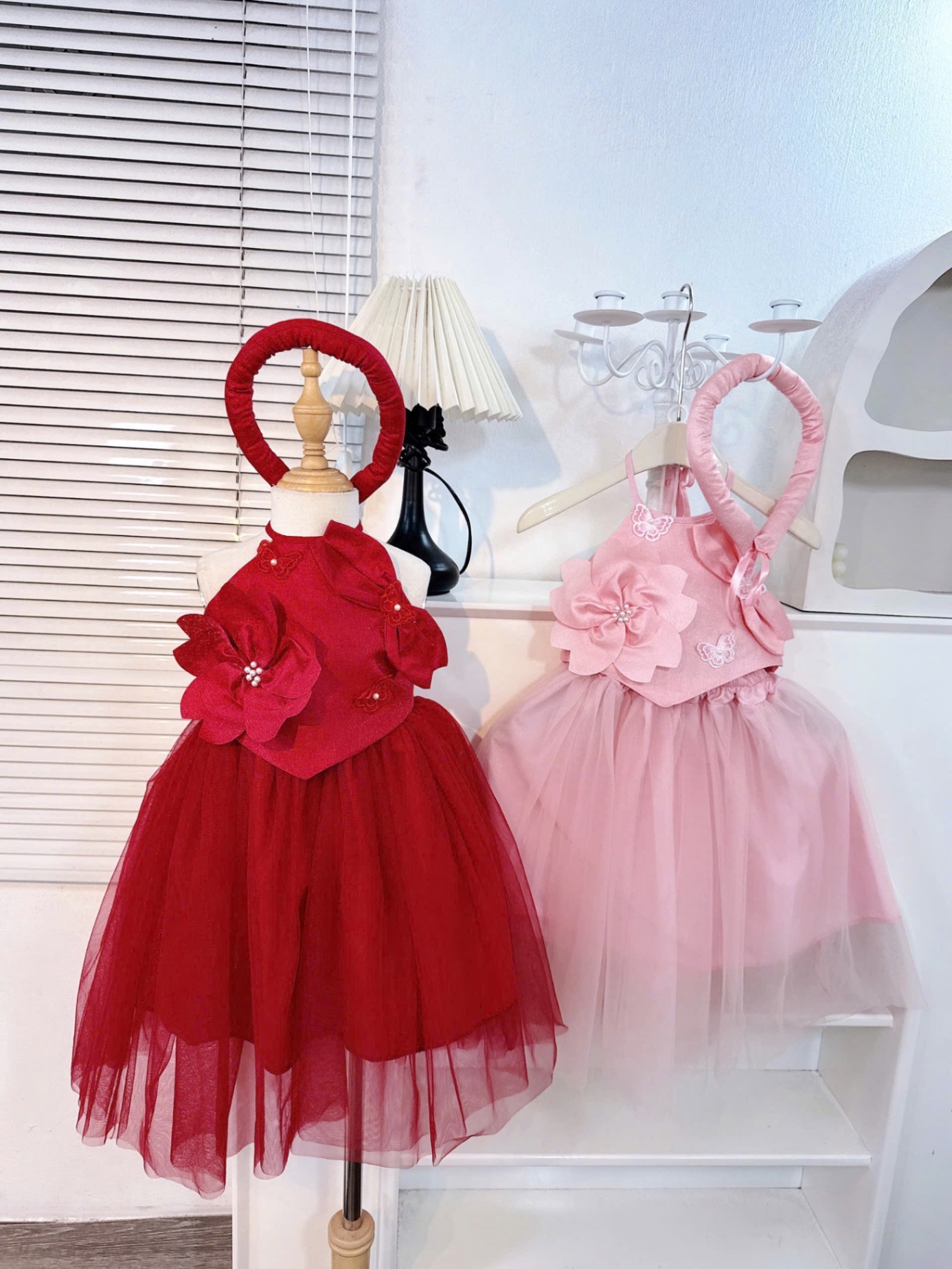 Sét yếm đính hoa cv dài kèm mấn bé gái