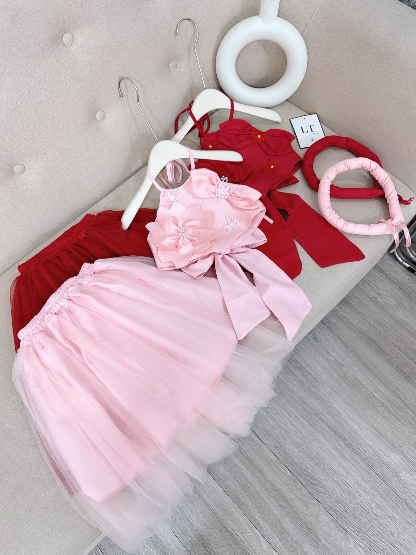 Sét yếm đính hoa cv dài kèm mấn bé gái