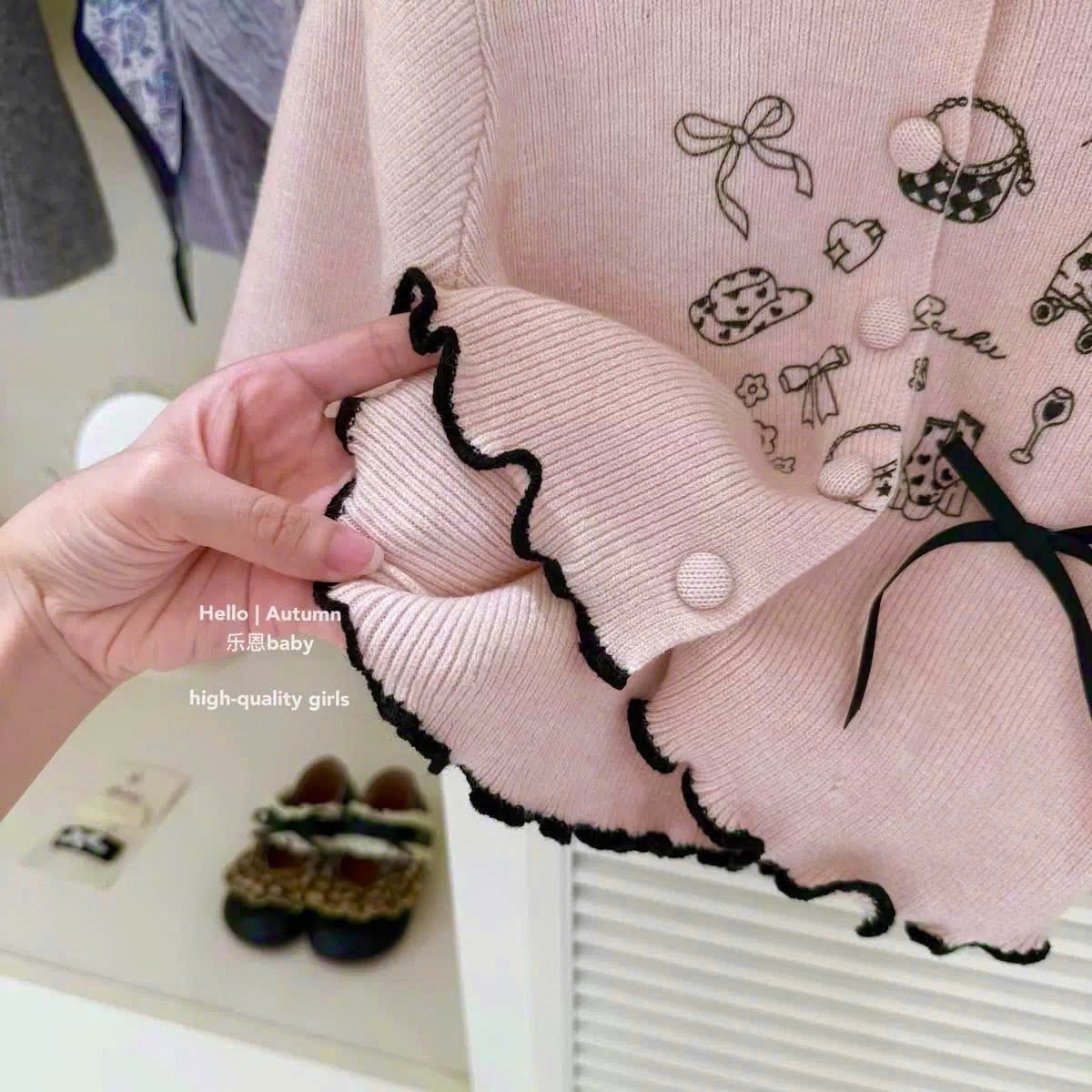 Sét áo hồng quần loe đen bé gái