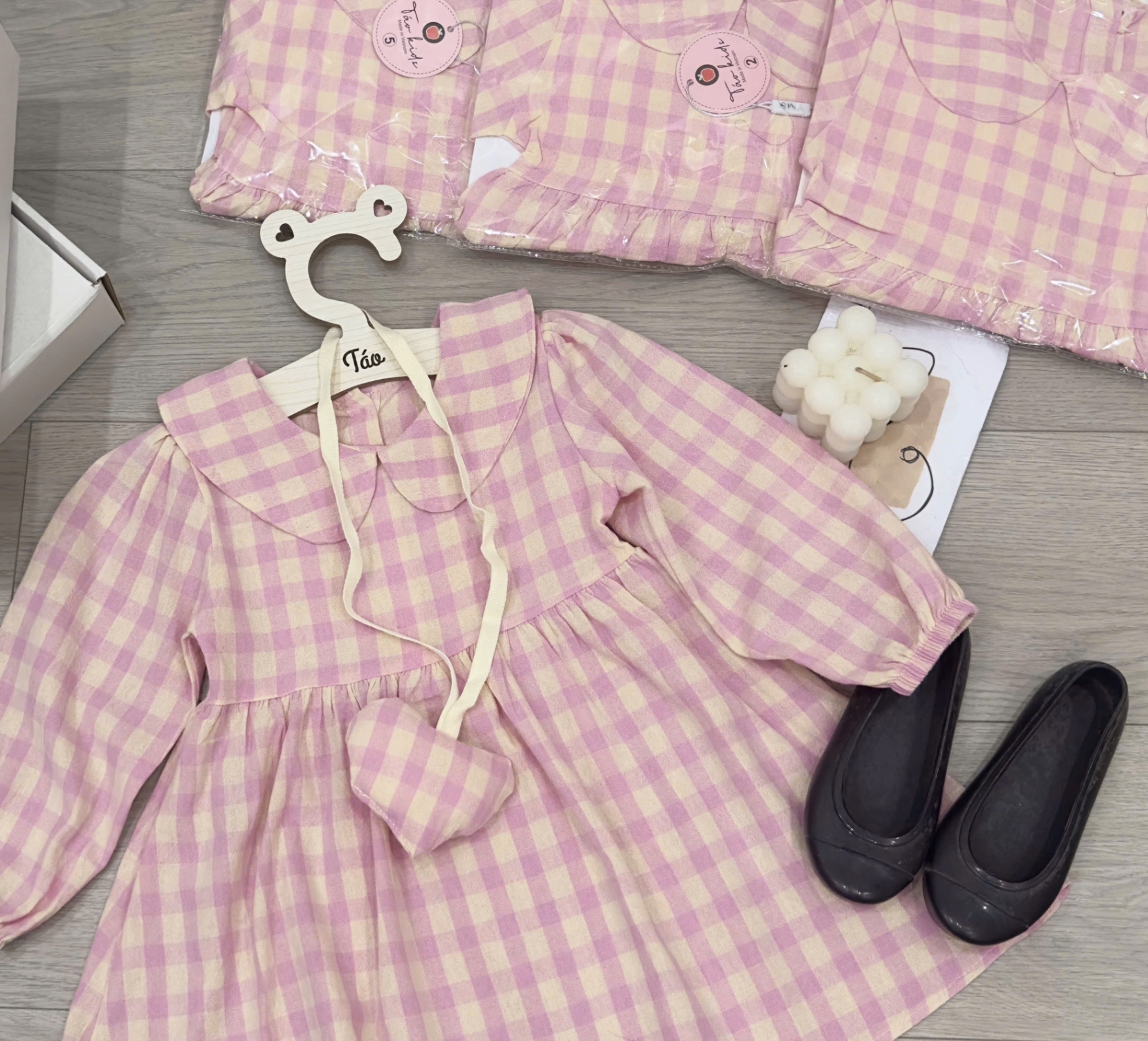 Váy vintage caro hồng bé gái