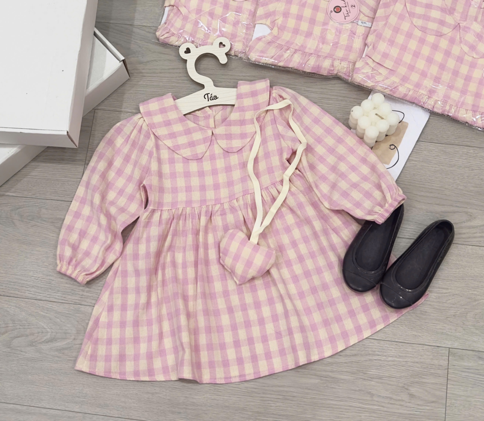 Váy vintage caro hồng bé gái