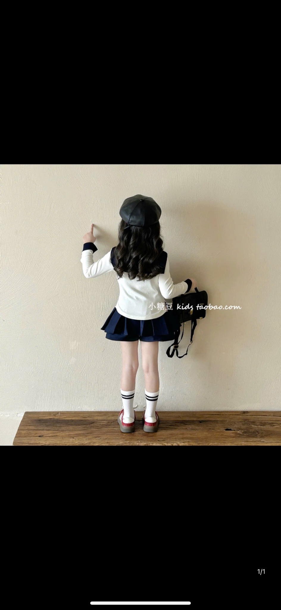 Sét áo dài tay kèm khăn và quần giả váy bé gái