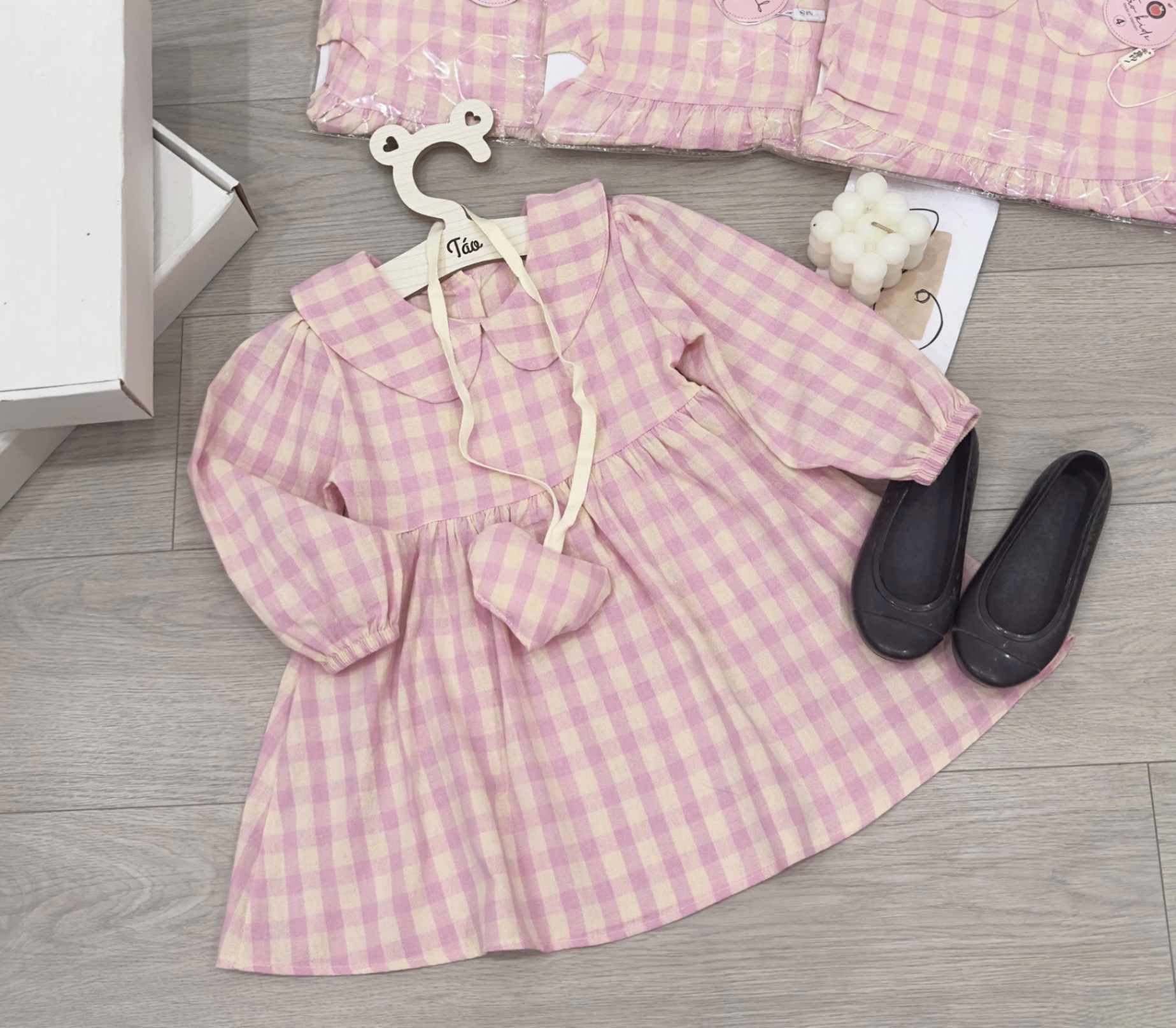 Váy vintage caro hồng bé gái