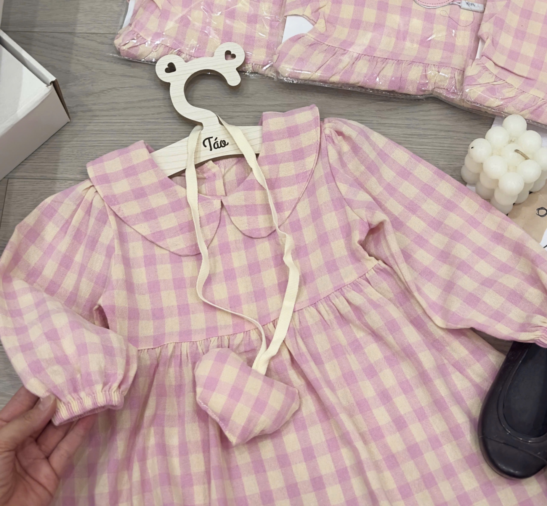 Váy vintage caro hồng bé gái