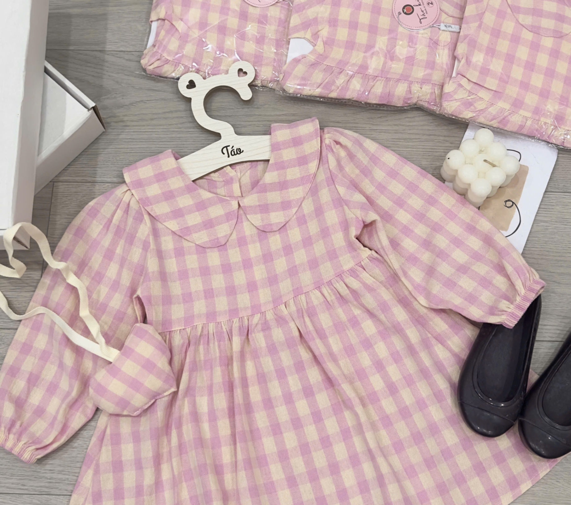 Váy vintage caro hồng bé gái