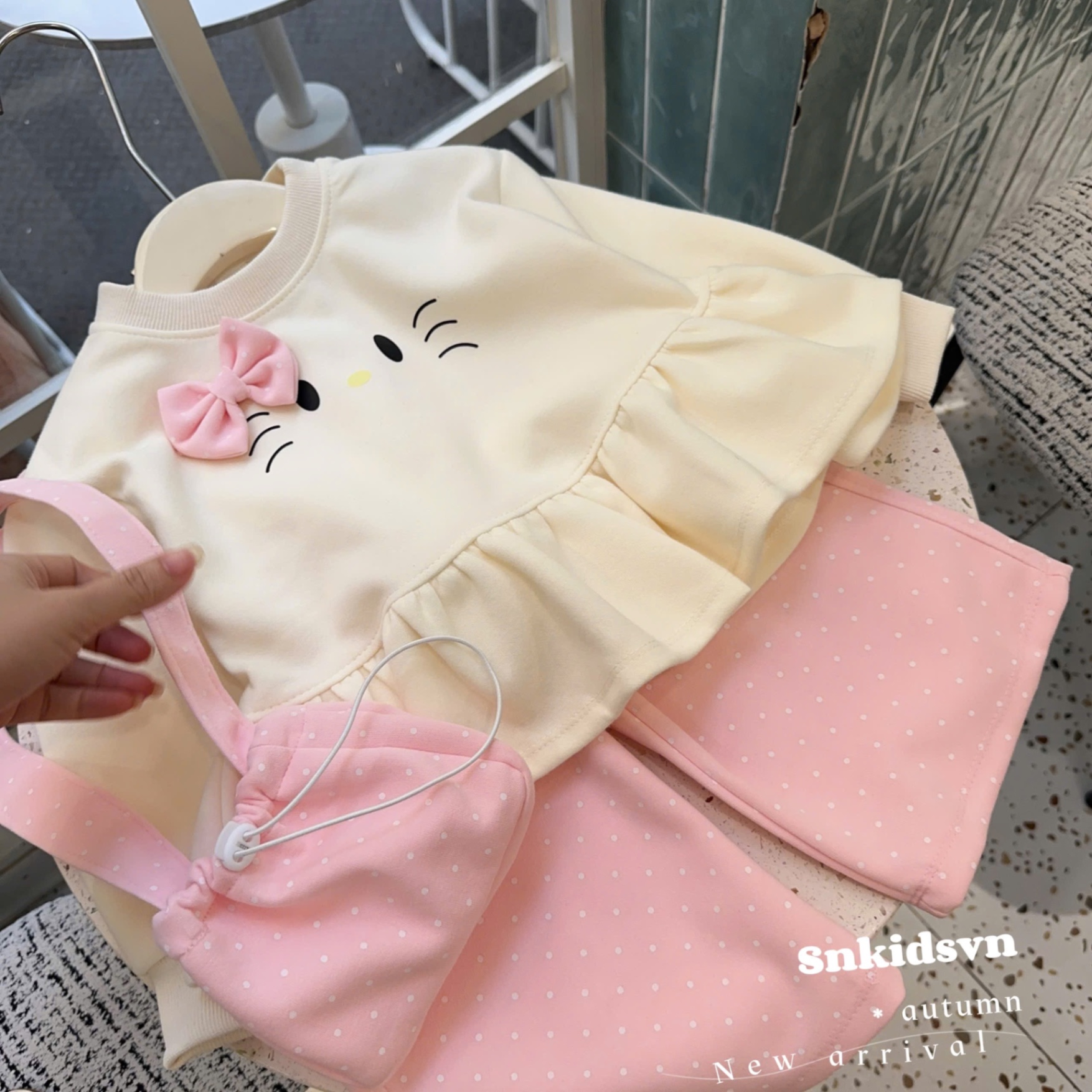 Sét áo kitty kèm túi quần hồng bé gái