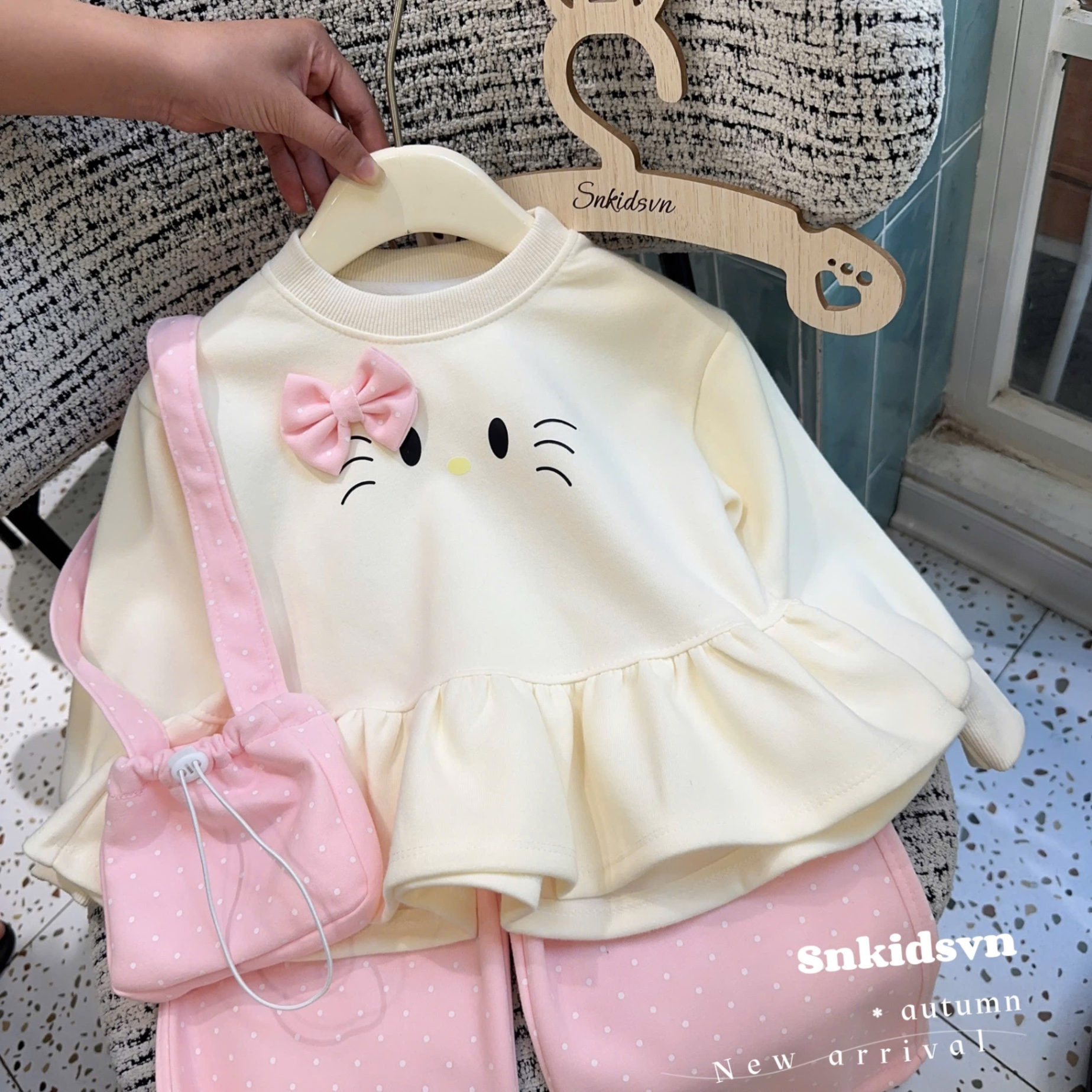 Sét áo kitty kèm túi quần hồng bé gái