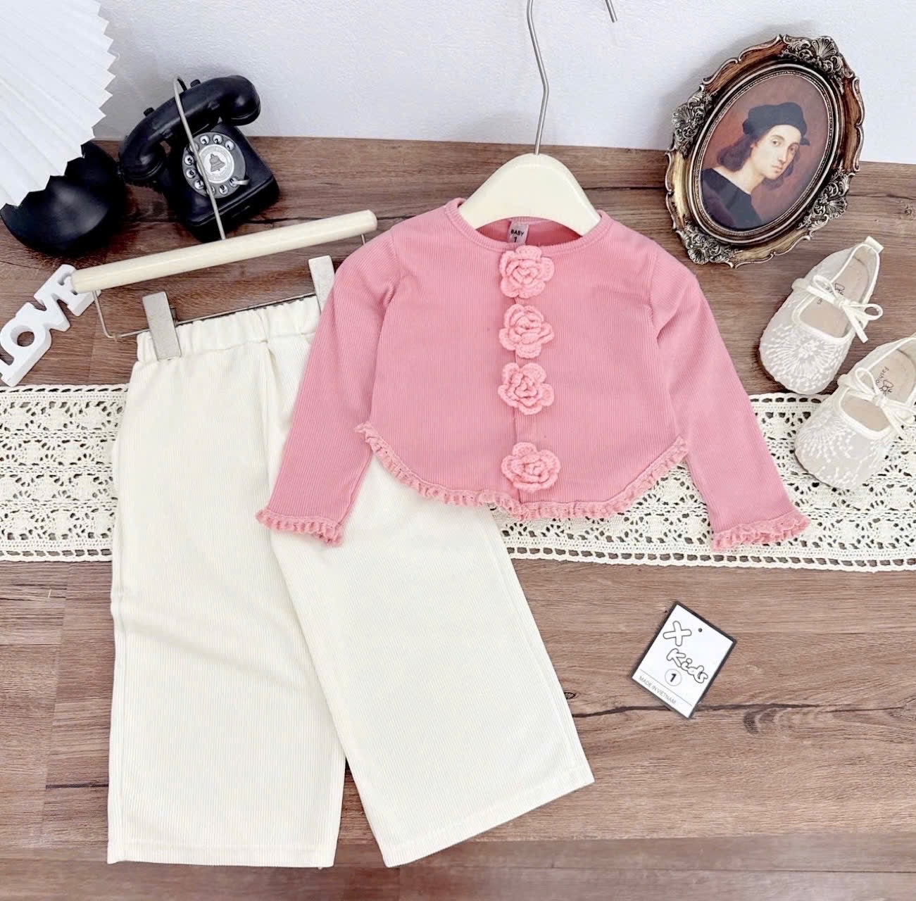 Sét áo hồng cúc hoa quần tăm kem xk cho bé