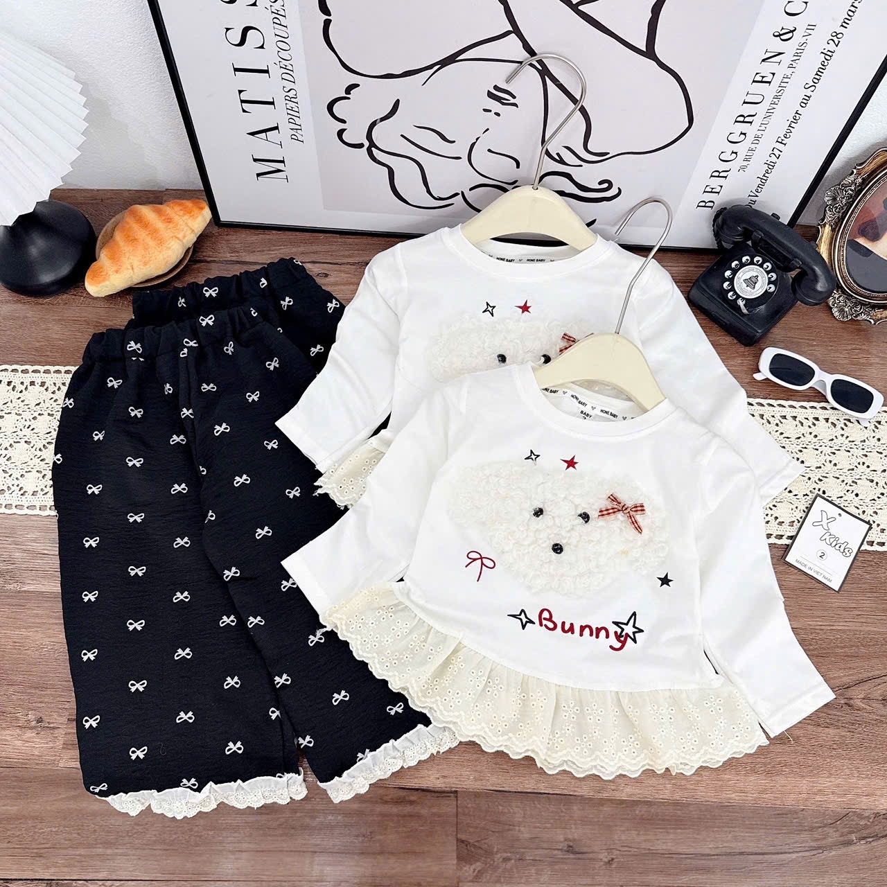 Sét bộ áo bunny quần đen nơ bé gái