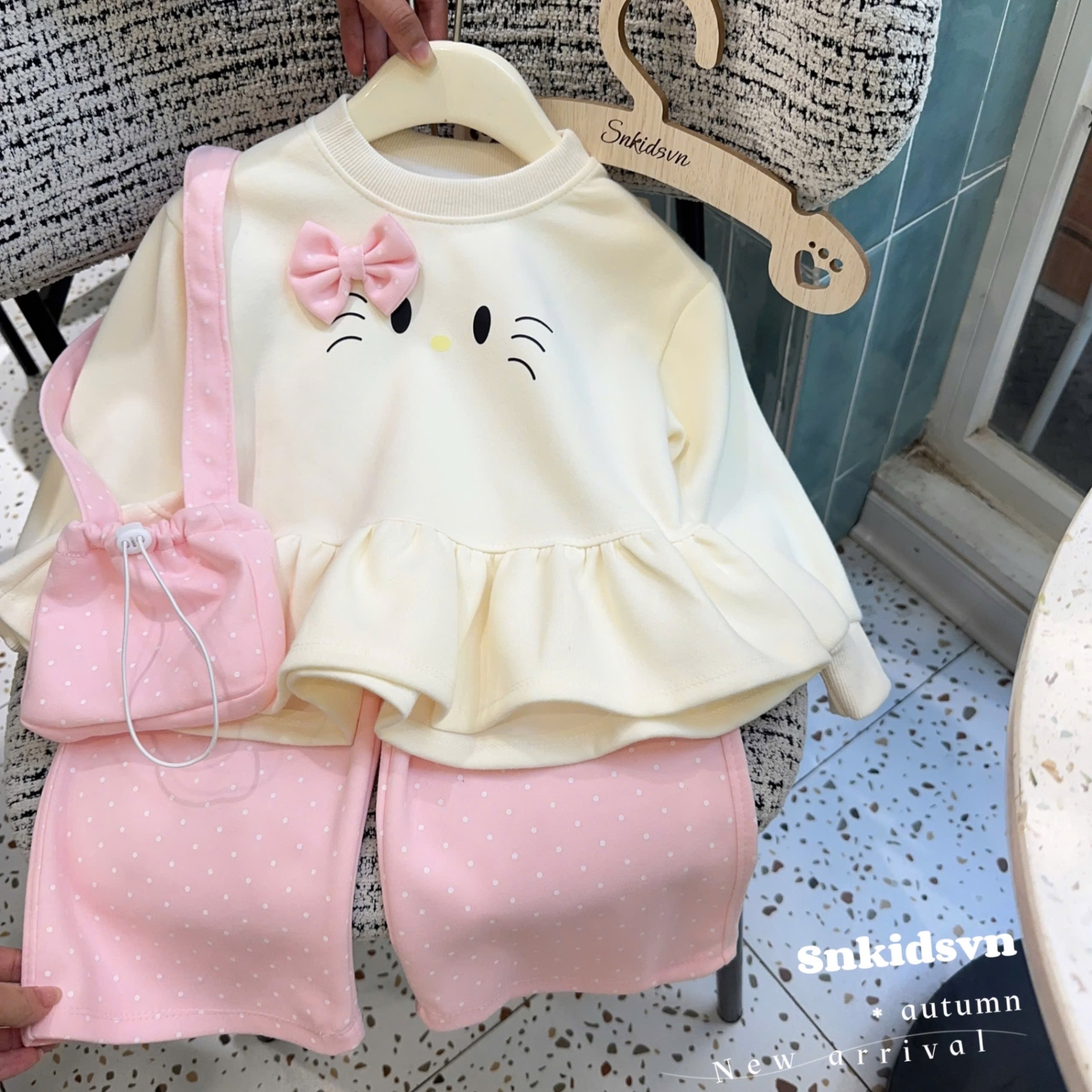 Sét áo kitty kèm túi quần hồng bé gái