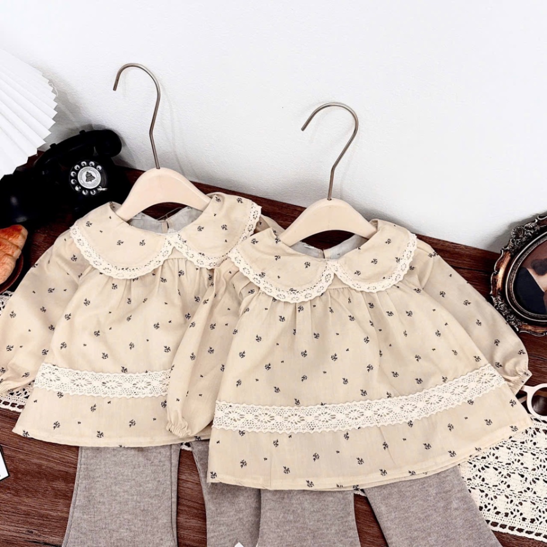 Áo hoa babydoll quần loe phối ren bé gái