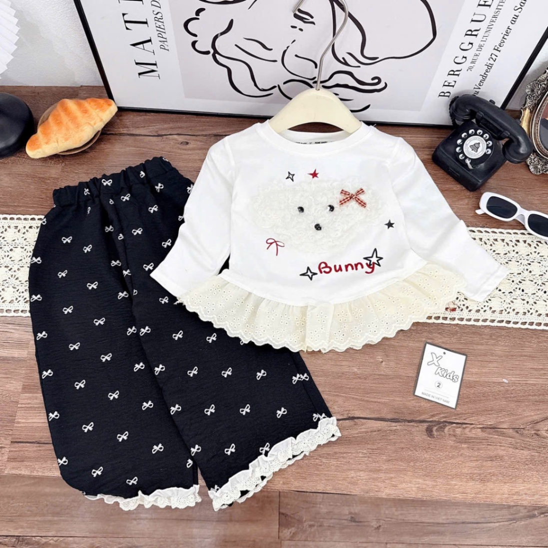 Sét bộ áo bunny quần đen nơ bé gái