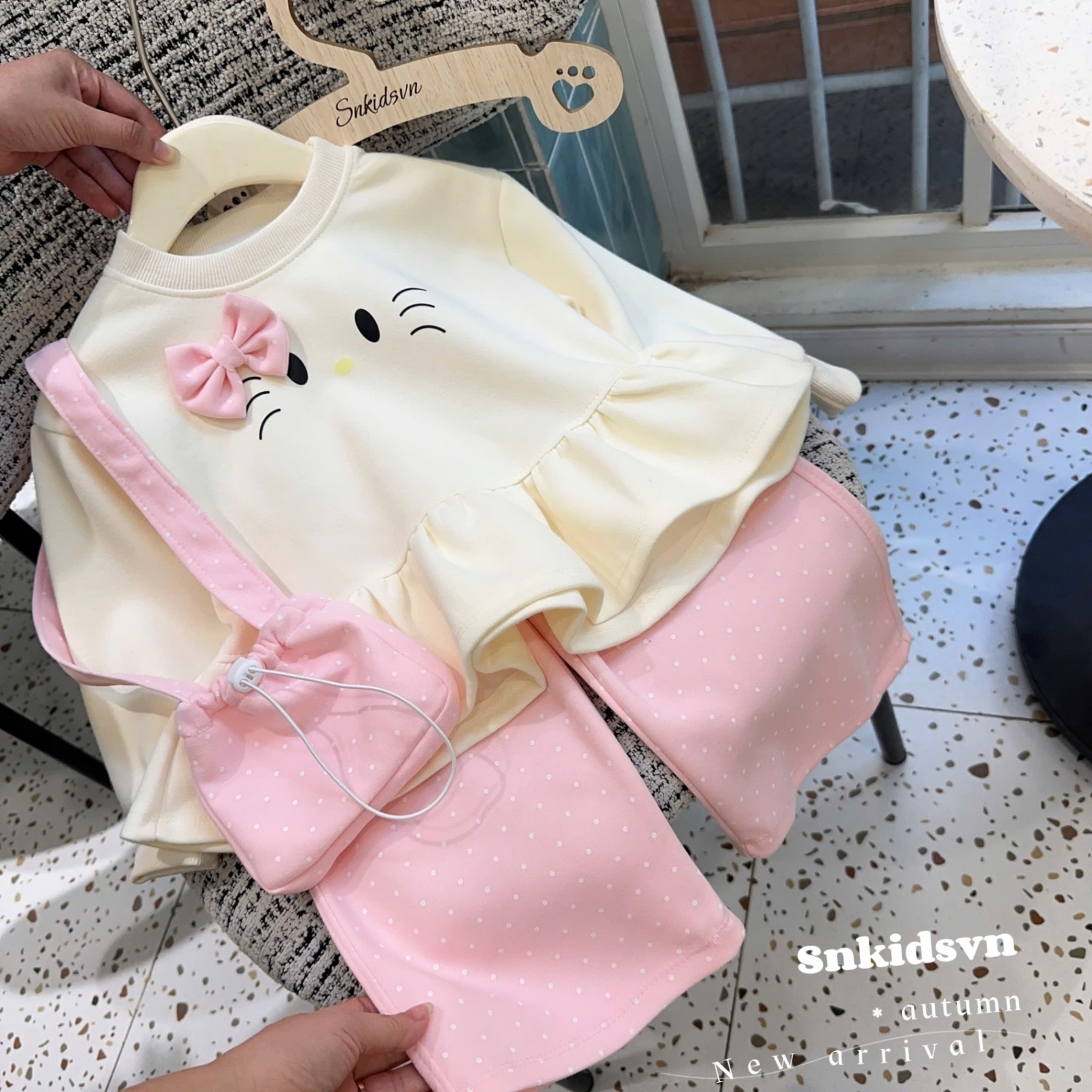 Sét áo kitty kèm túi quần hồng bé gái