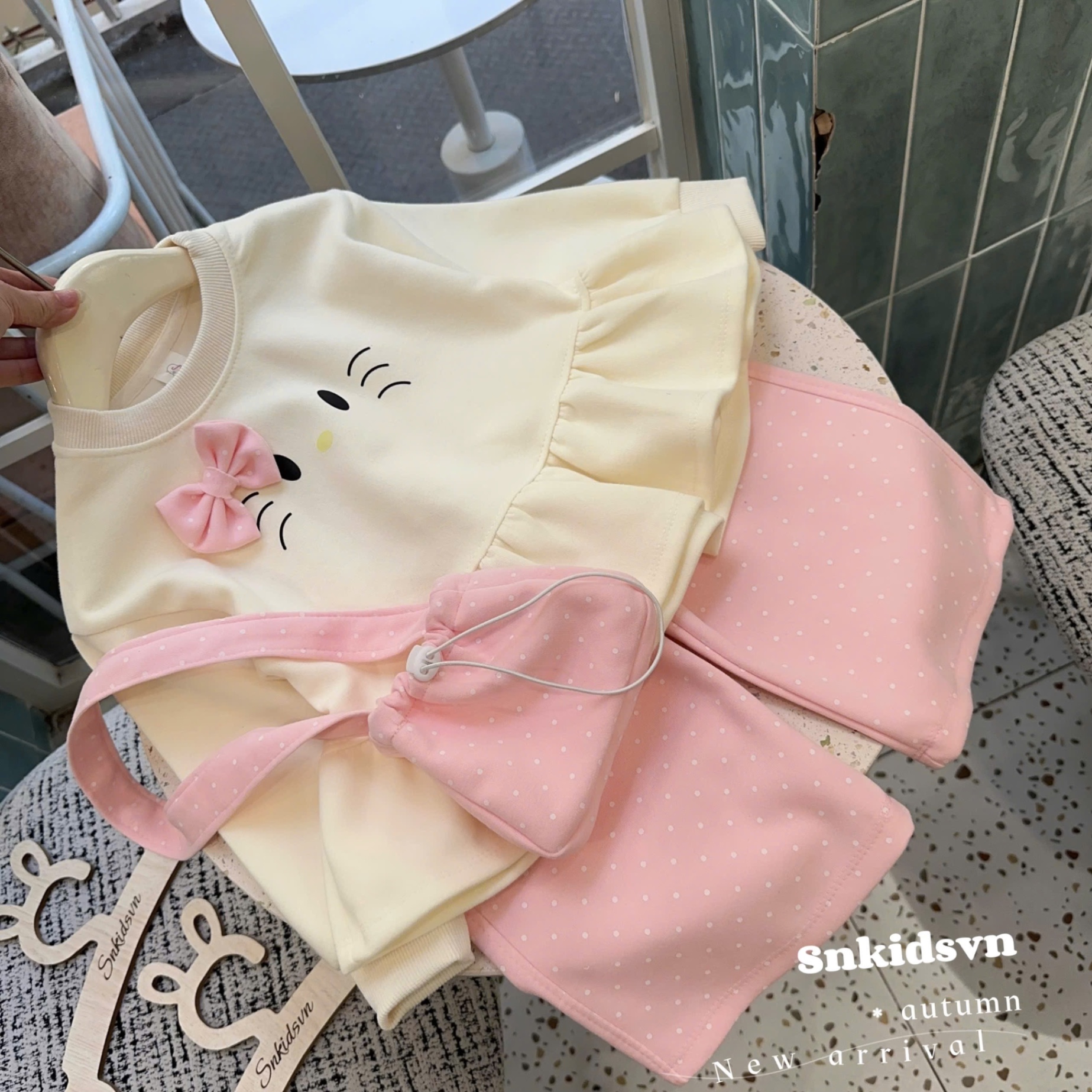 Sét áo kitty kèm túi quần hồng bé gái