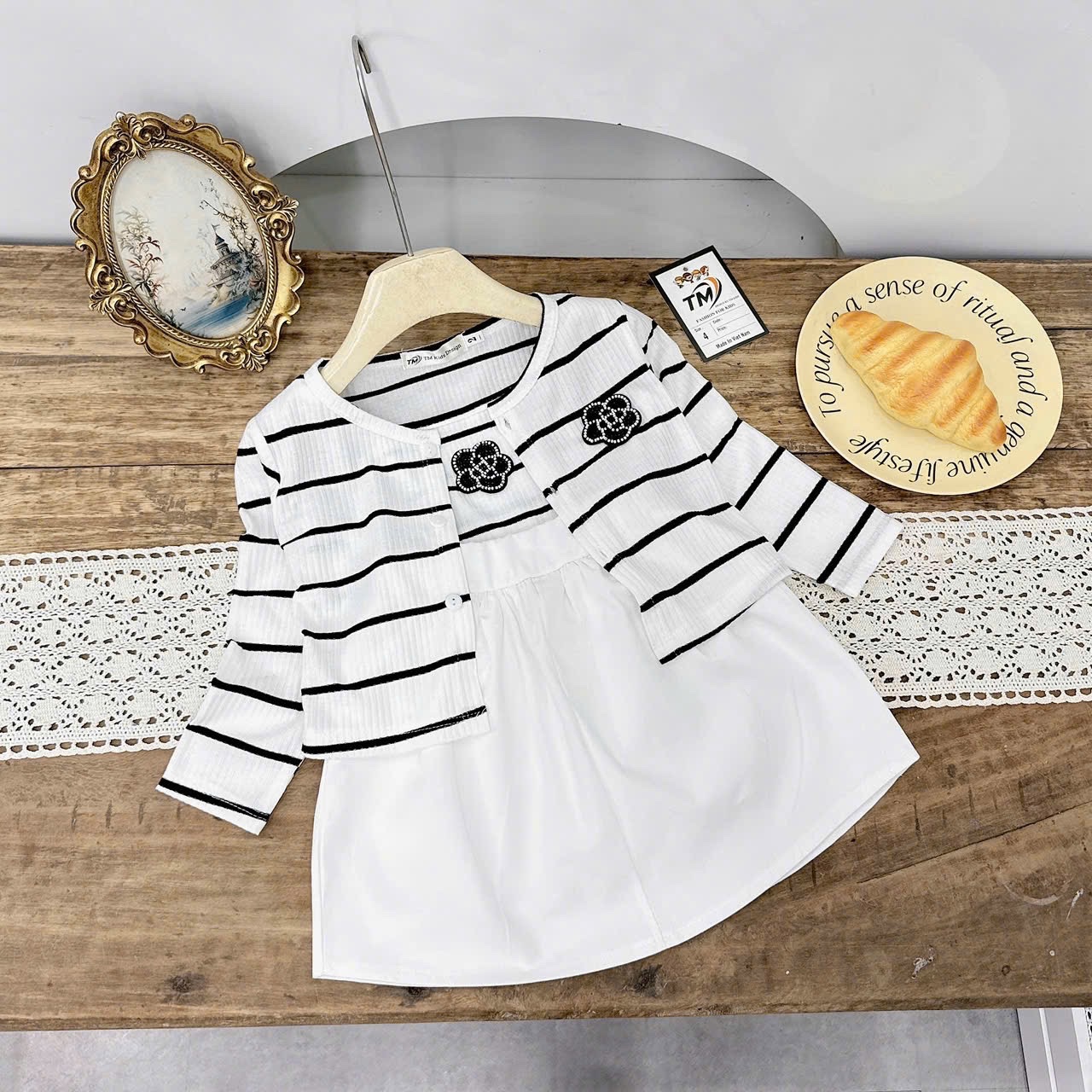 Sét 3 chi tiết áo tăm kẻ hoa đá cv trắng bé gái