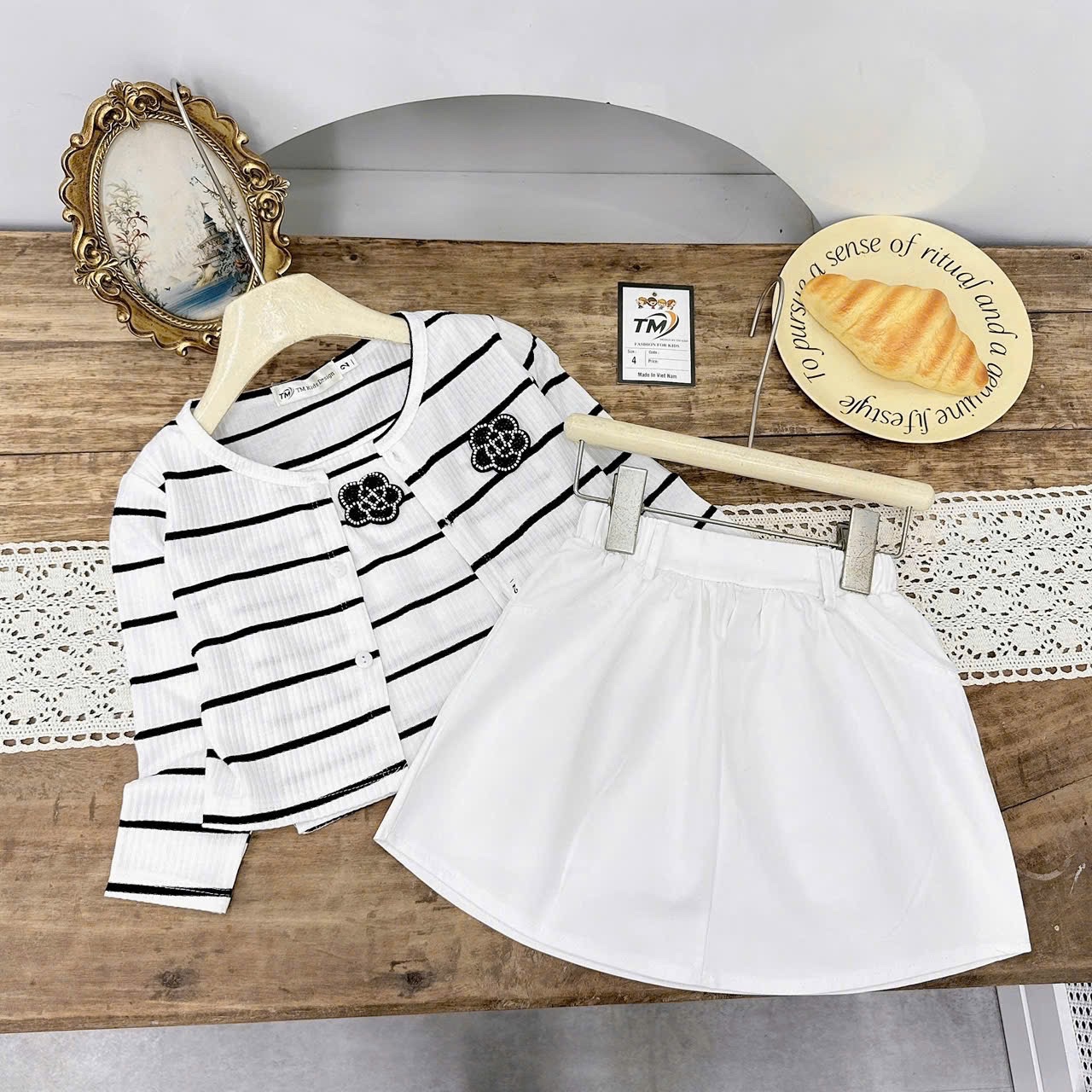 Sét 3 chi tiết áo tăm kẻ hoa đá cv trắng bé gái
