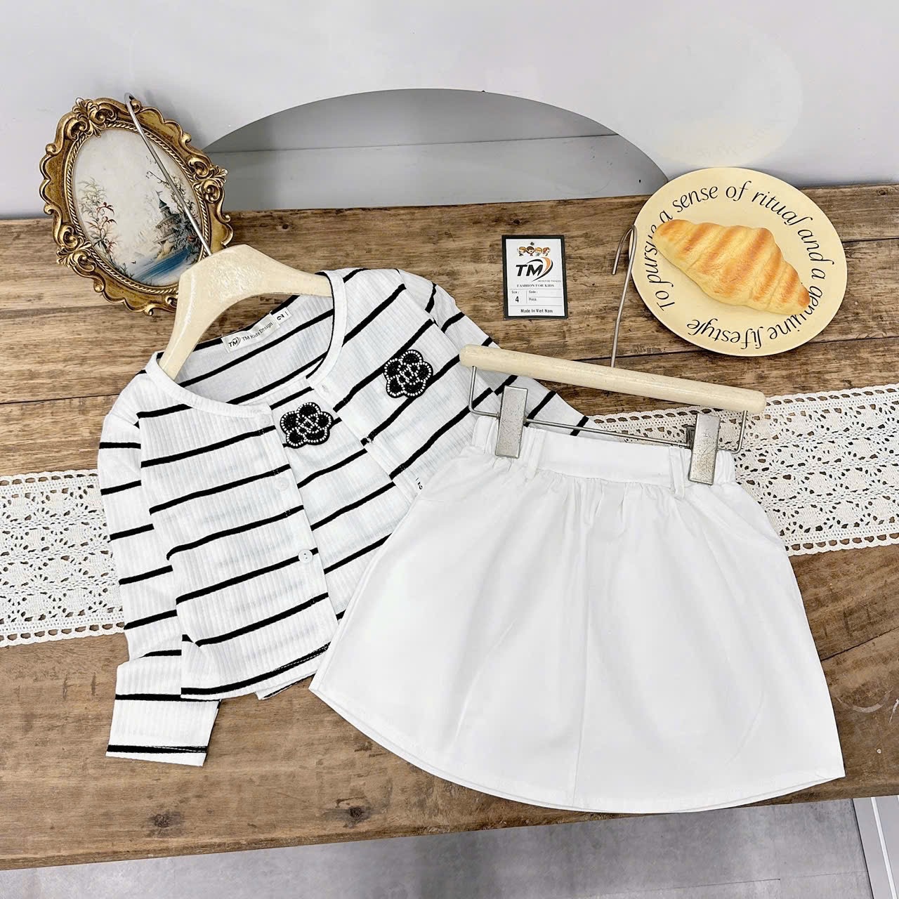 Sét 3 chi tiết áo tăm kẻ hoa đá cv trắng bé gái