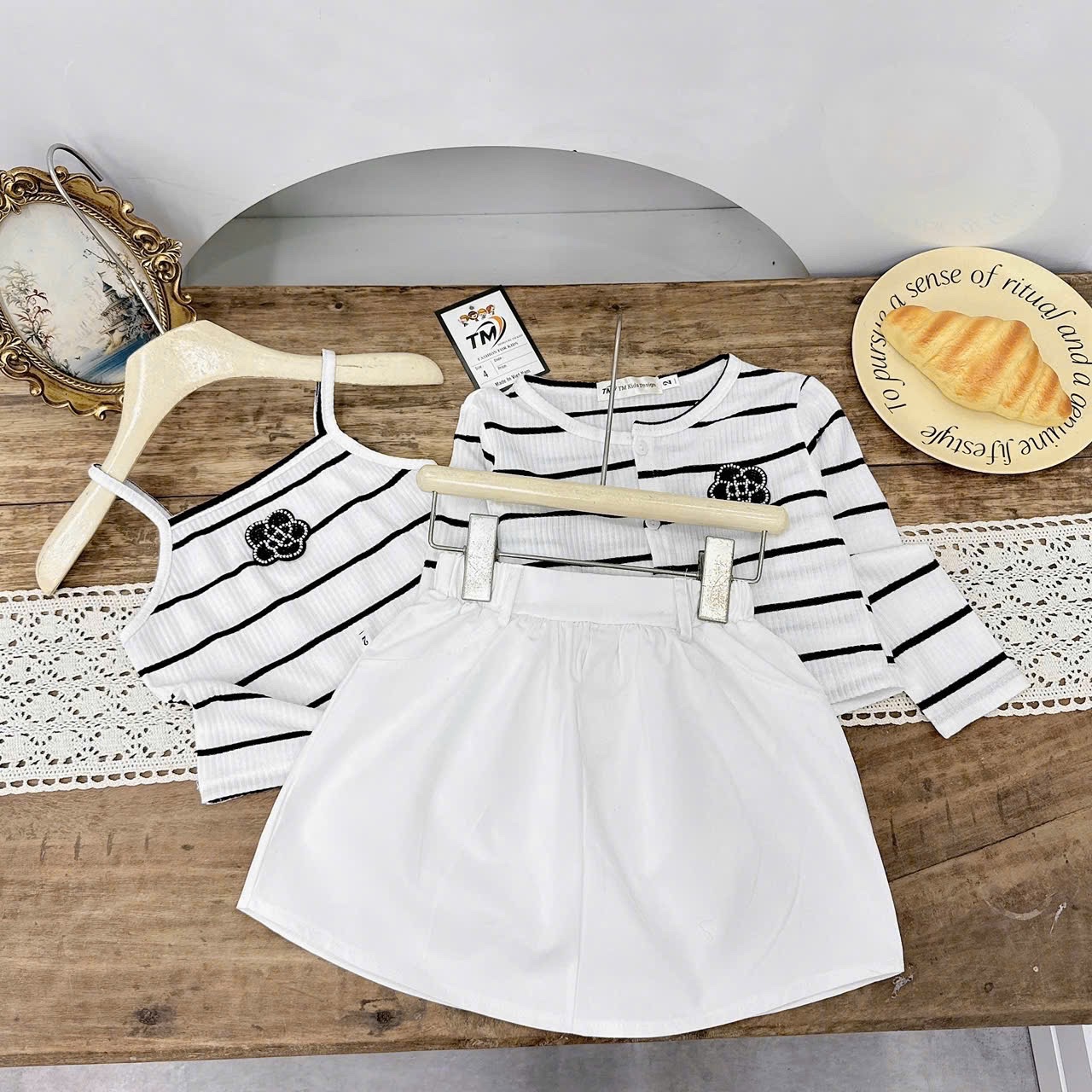 Sét 3 chi tiết áo tăm kẻ hoa đá cv trắng bé gái