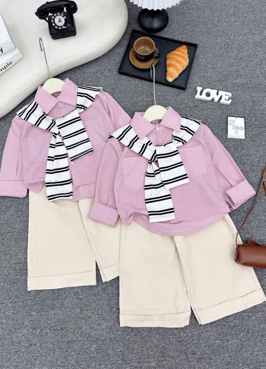 Sét áo sơ mi hồng kèm khăn quần kaki xuômg bé gái