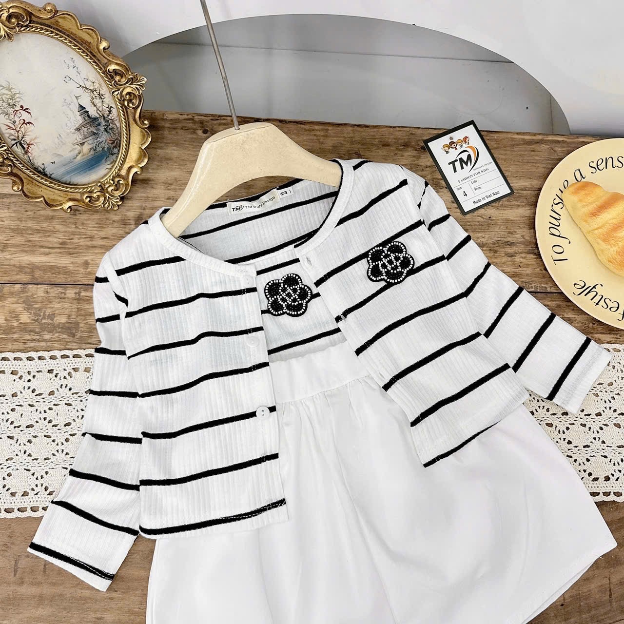 Sét 3 chi tiết áo tăm kẻ hoa đá cv trắng bé gái