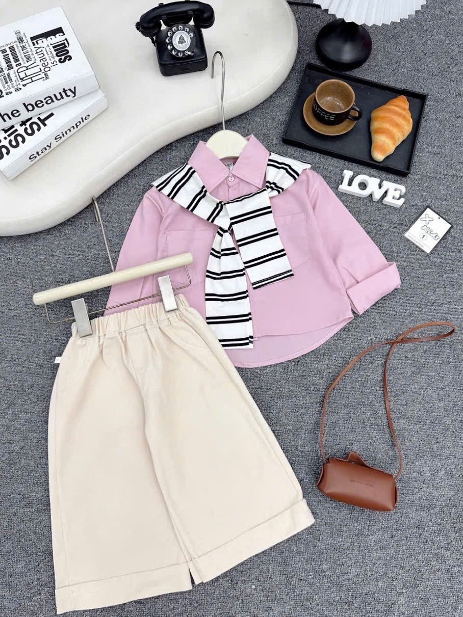 Sét áo sơ mi hồng kèm khăn quần kaki xuômg bé gái