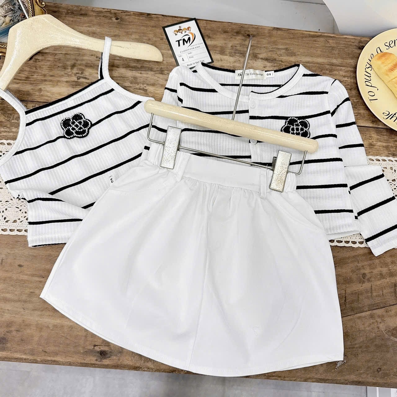 Sét 3 chi tiết áo tăm kẻ hoa đá cv trắng bé gái