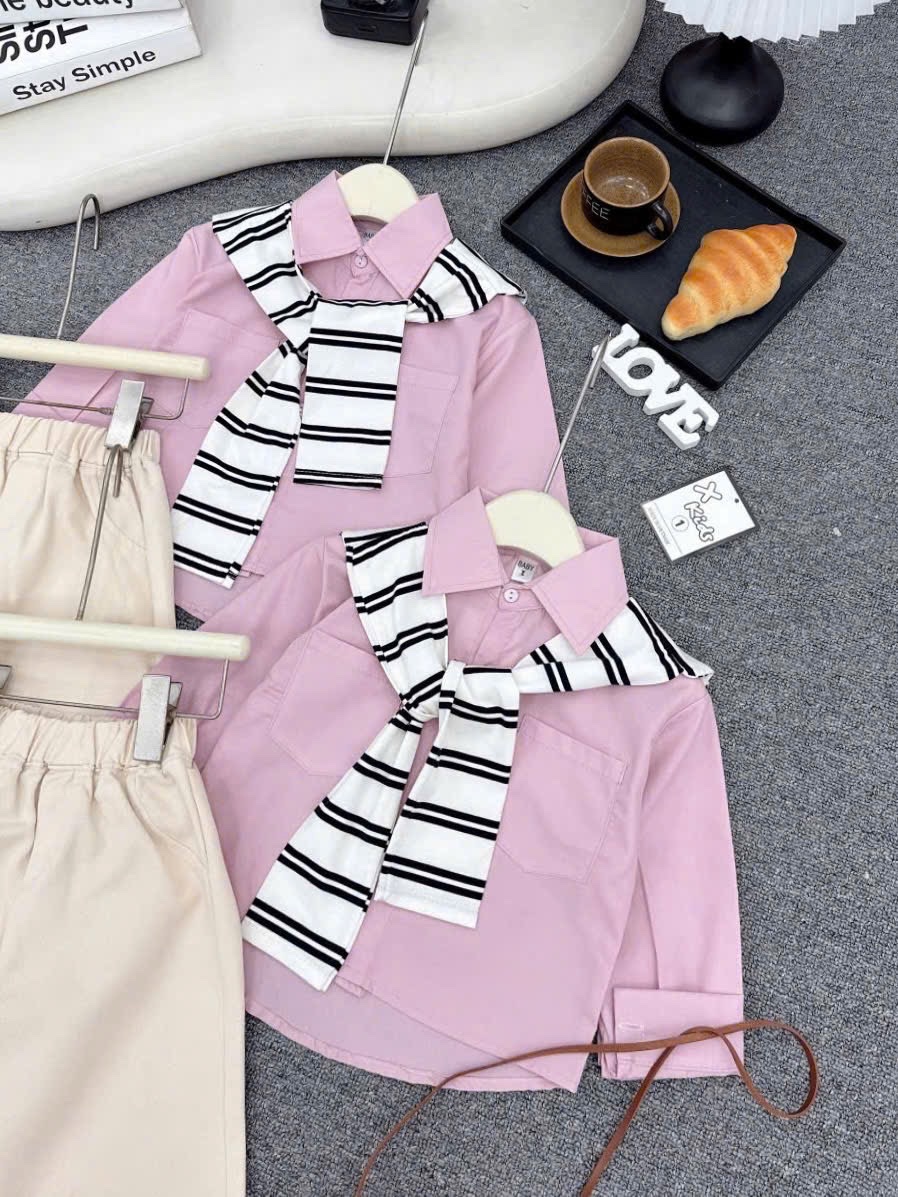 Sét áo sơ mi hồng kèm khăn quần kaki xuômg bé gái