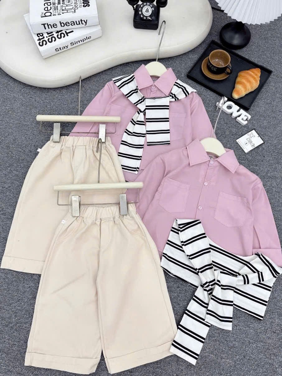Sét áo sơ mi hồng kèm khăn quần kaki xuômg bé gái