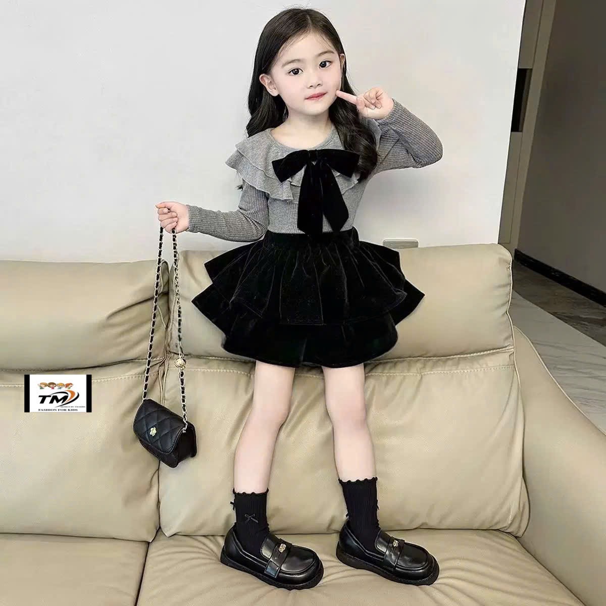 Sét áo tăm cổ nơ đen cv tầng bé gái