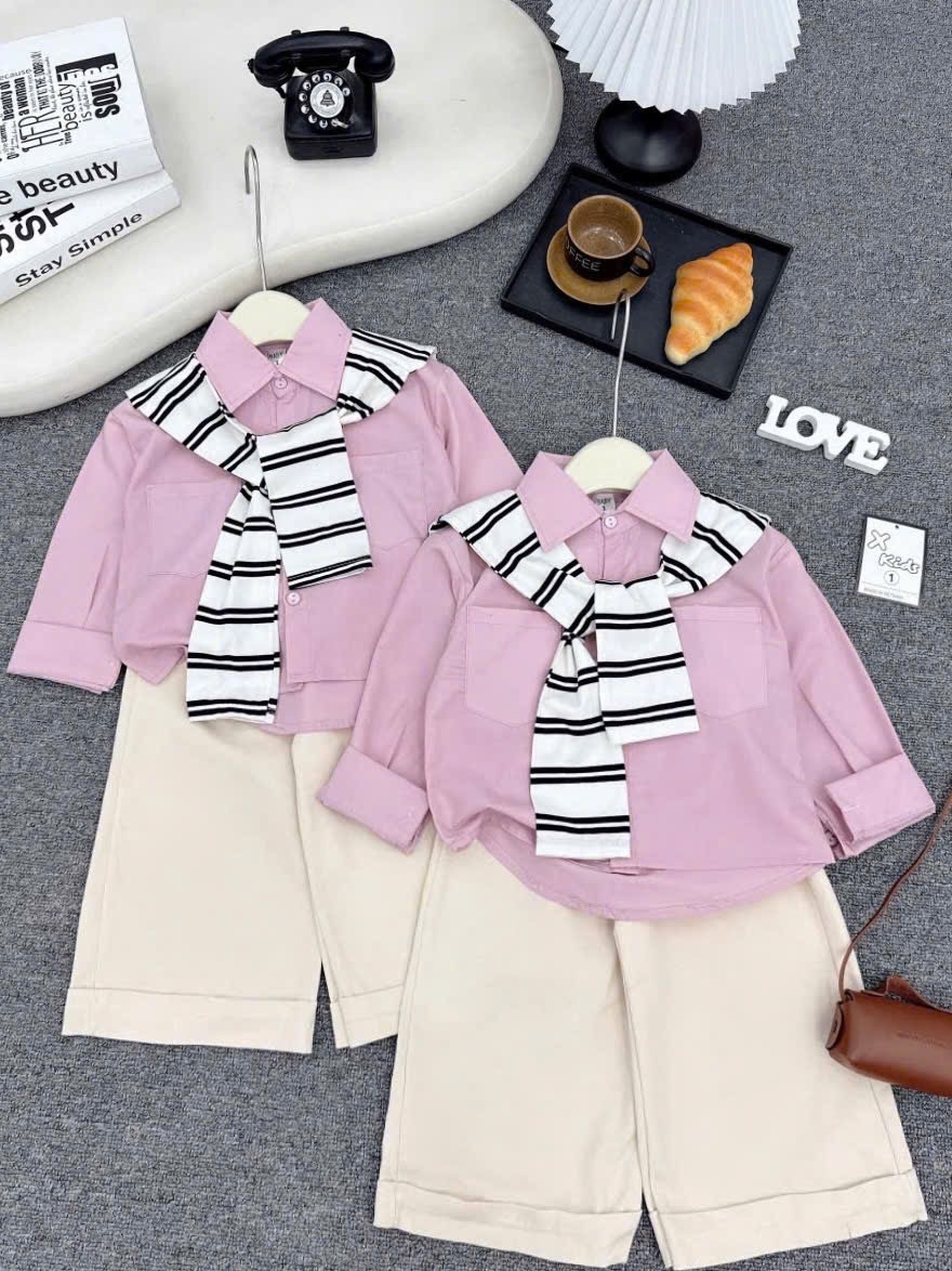 Sét áo sơ mi hồng kèm khăn quần kaki xuômg bé gái