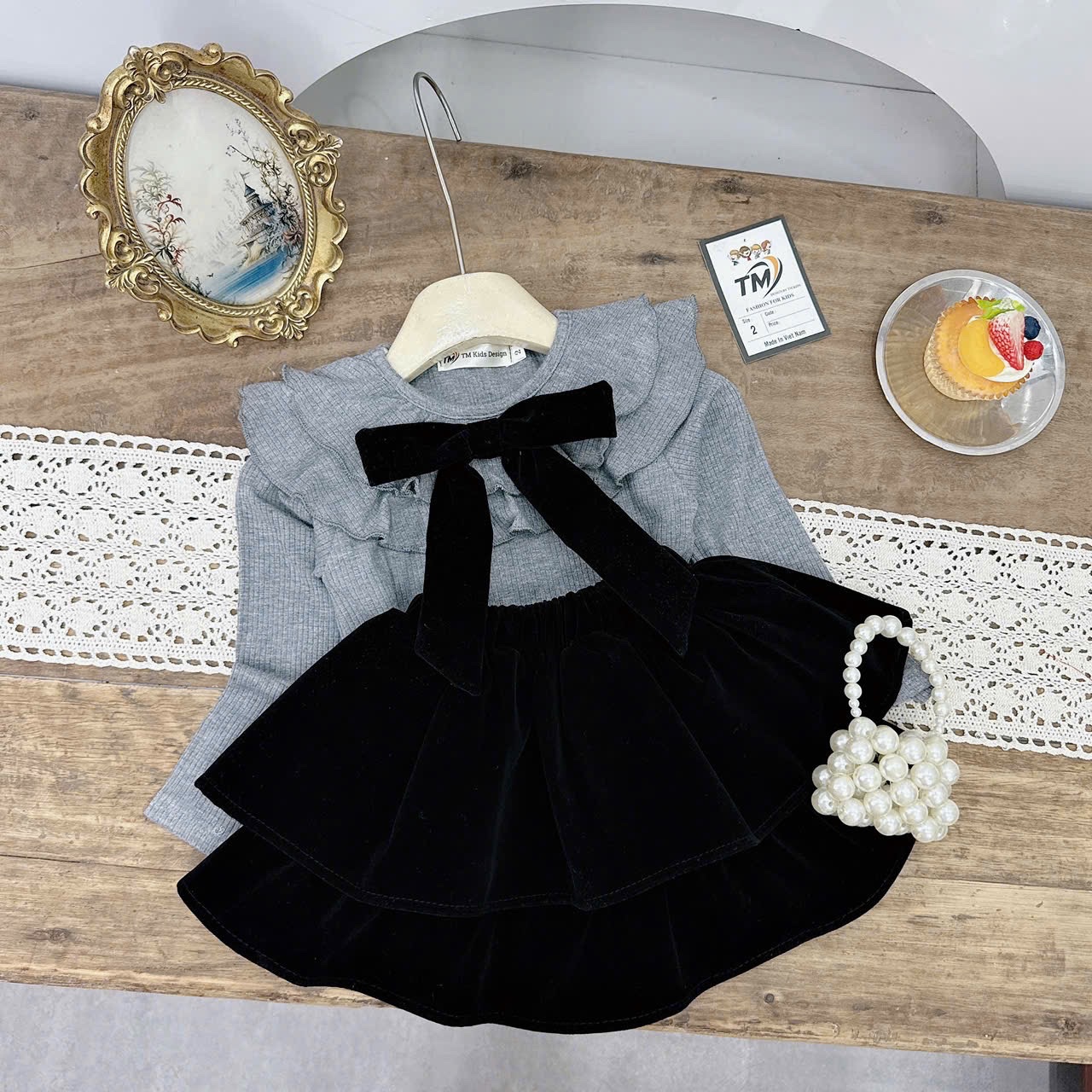 Sét áo tăm cổ nơ đen cv tầng bé gái