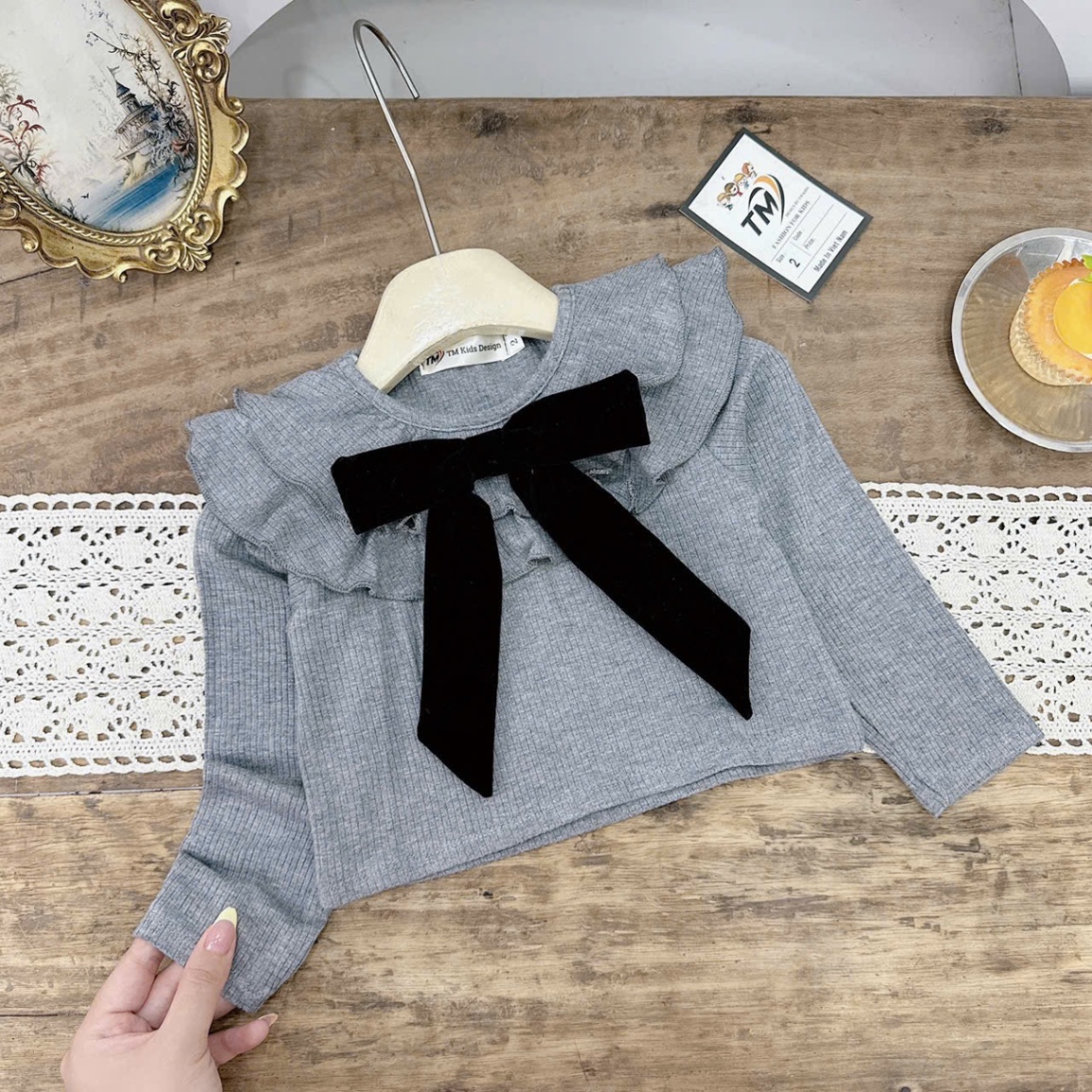 Sét áo tăm cổ nơ đen cv tầng bé gái