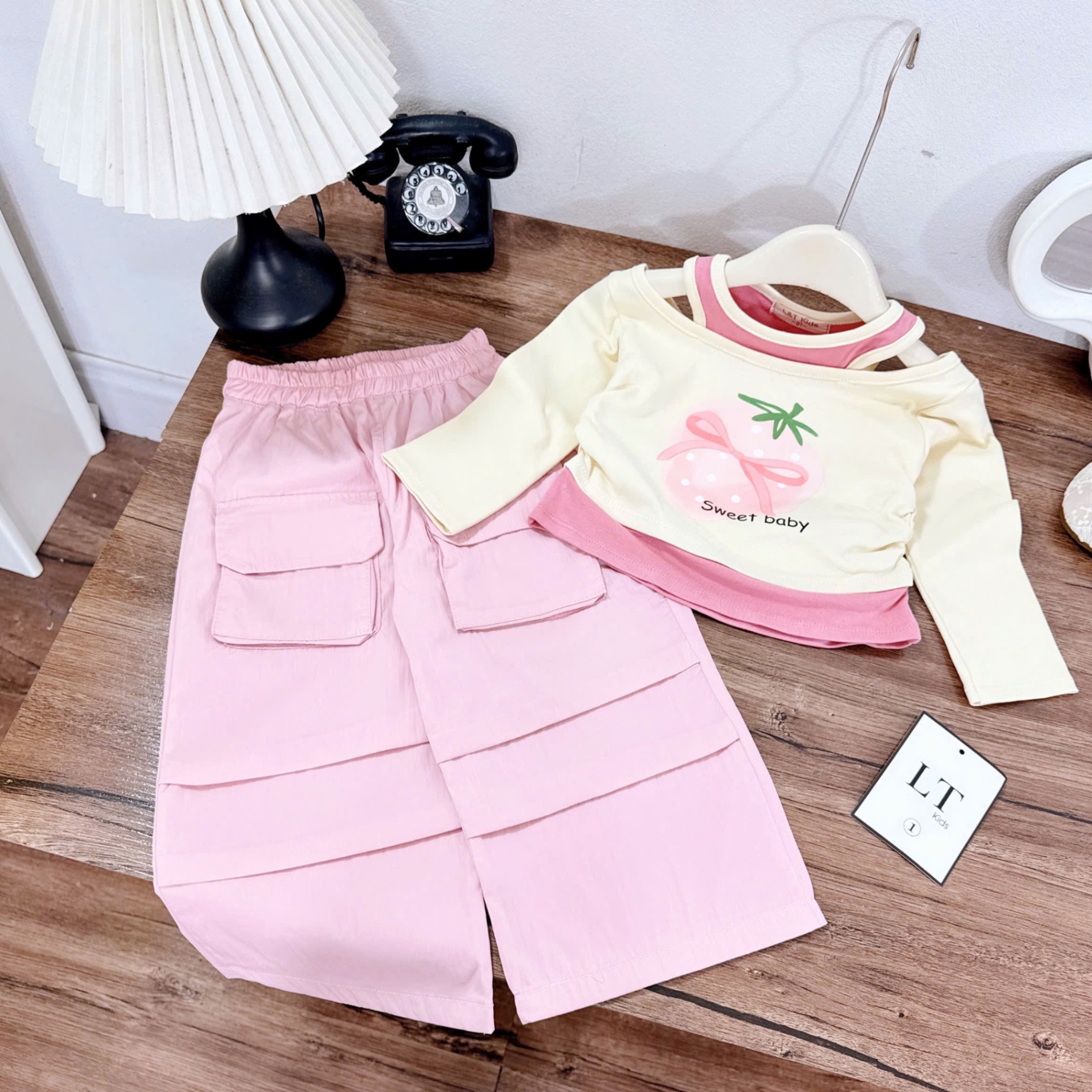 Sét áo rút sườn cổ yếm quần xuông lt bé gái