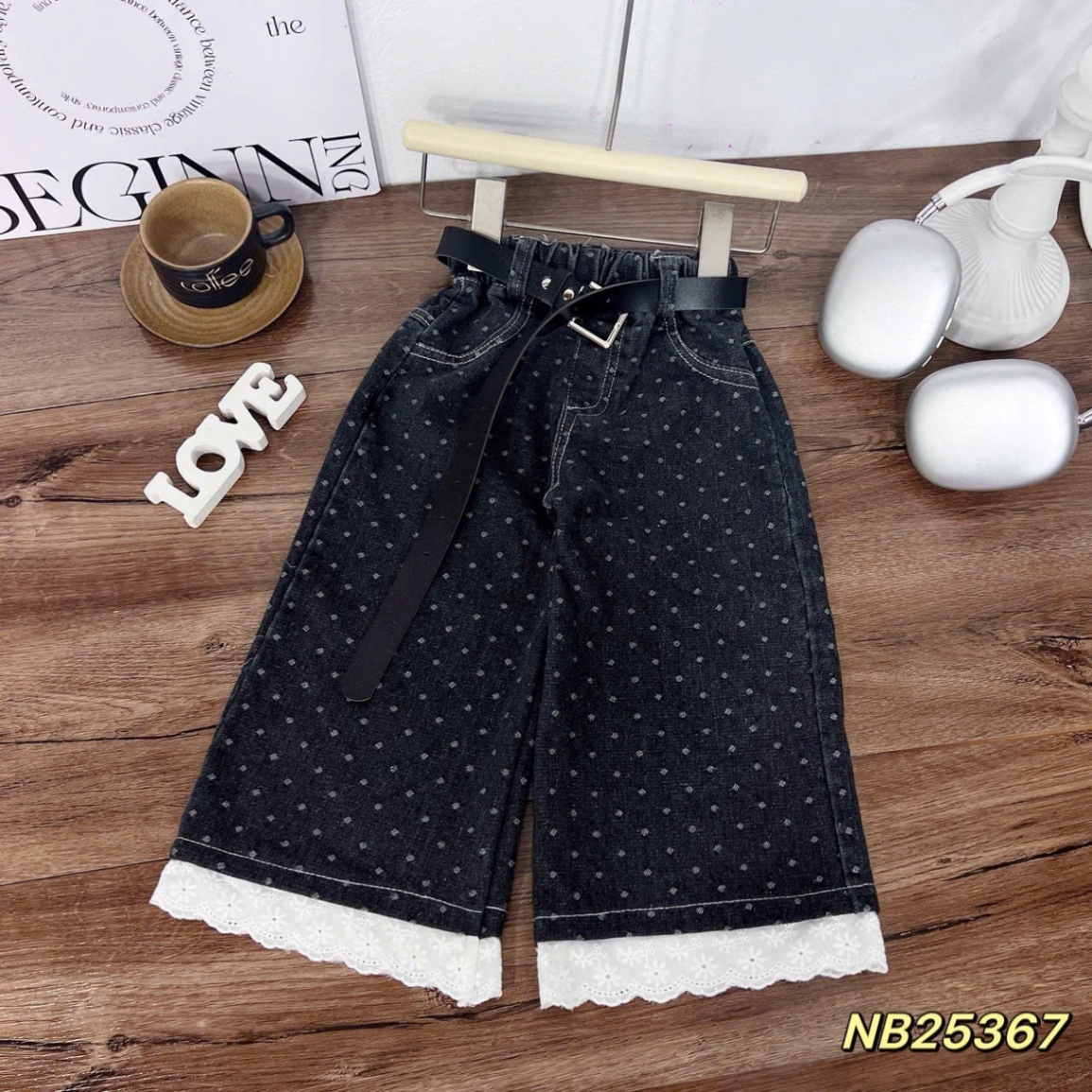 Quần bò xuông gấu phối ren kèm đai bé gái