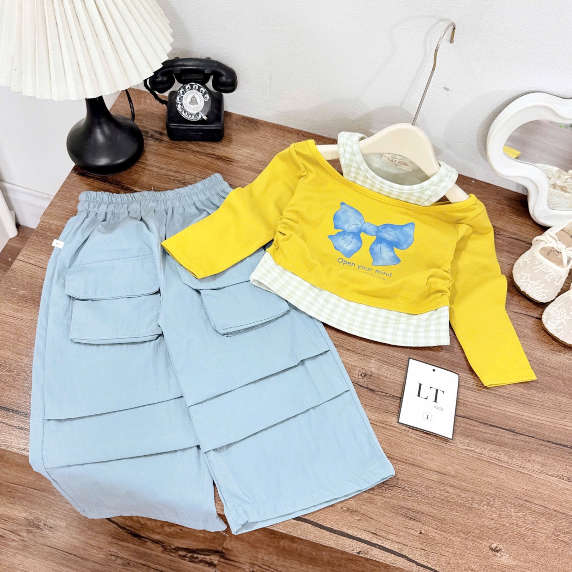 Sét áo rút sườn cổ yếm quần xuông lt bé gái