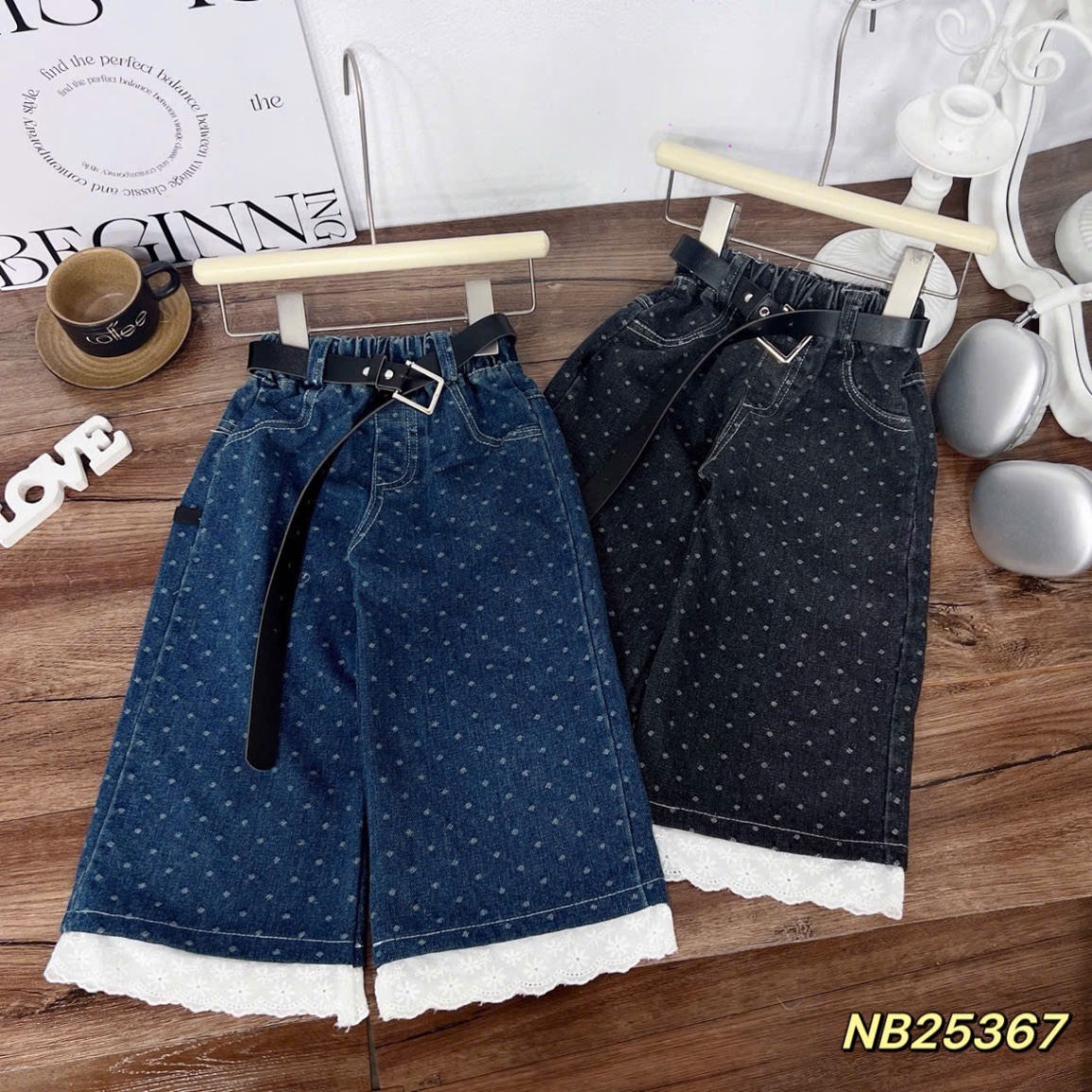 Quần bò xuông gấu phối ren kèm đai bé gái