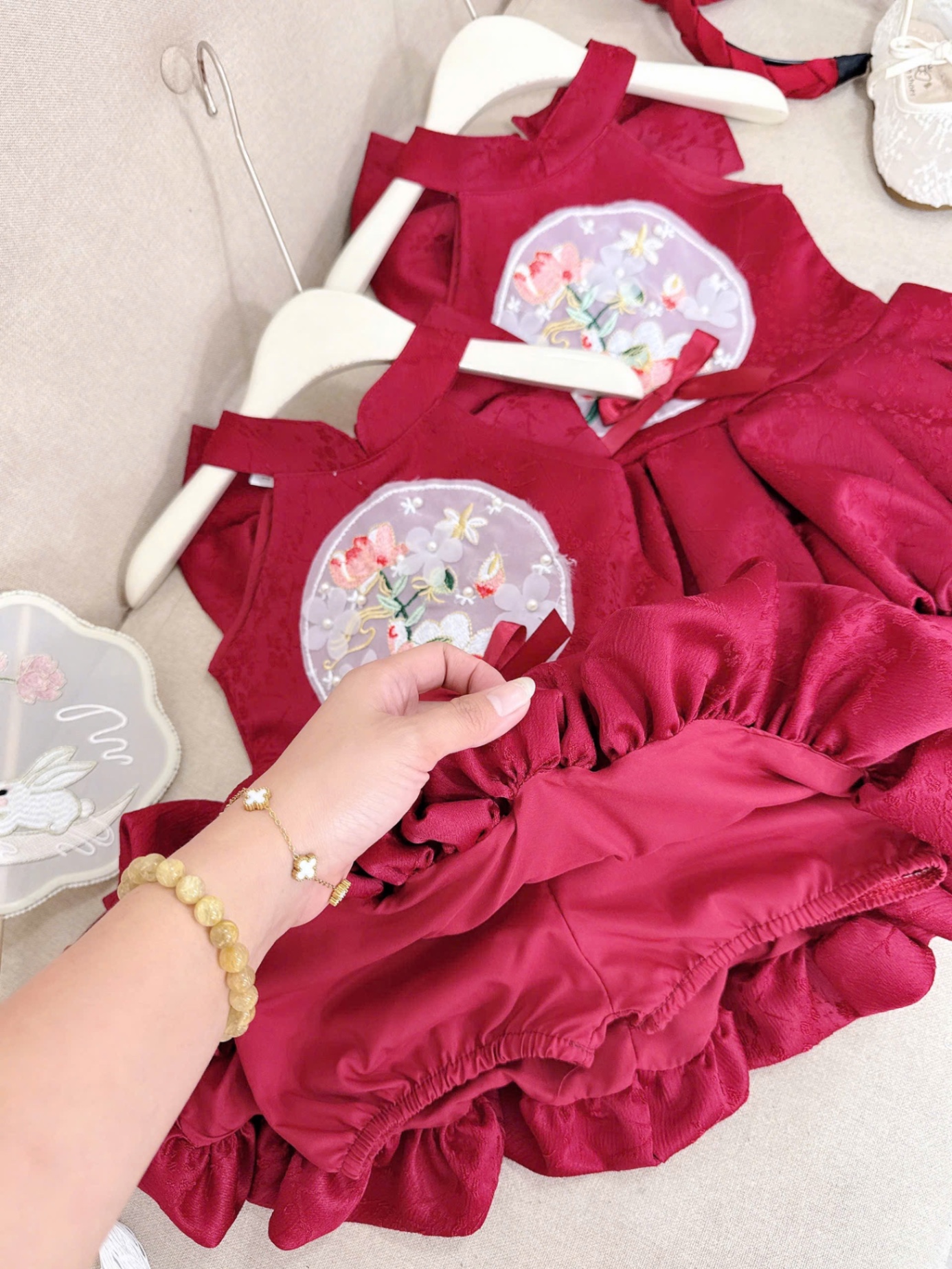 Sét váy đỏ thân bồng kèm xược và nơ rời bé gái