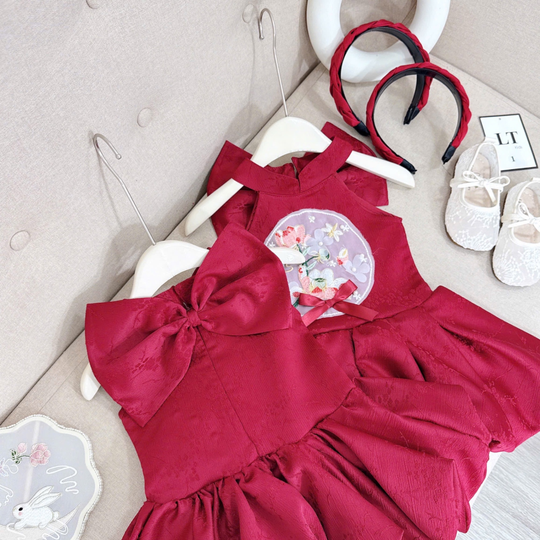 Sét váy đỏ thân bồng kèm xược và nơ rời bé gái