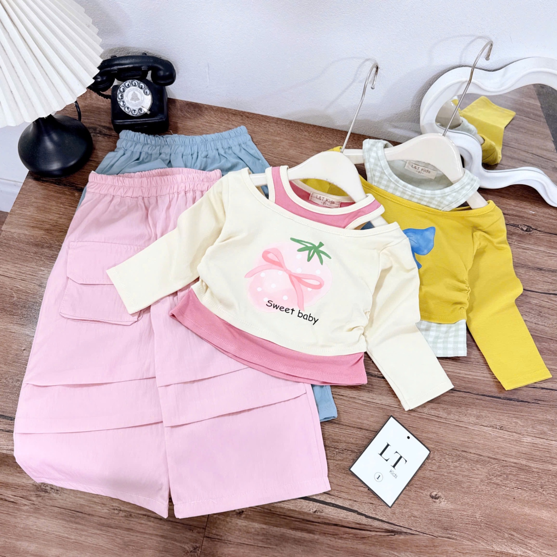 Sét áo rút sườn cổ yếm quần xuông lt bé gái