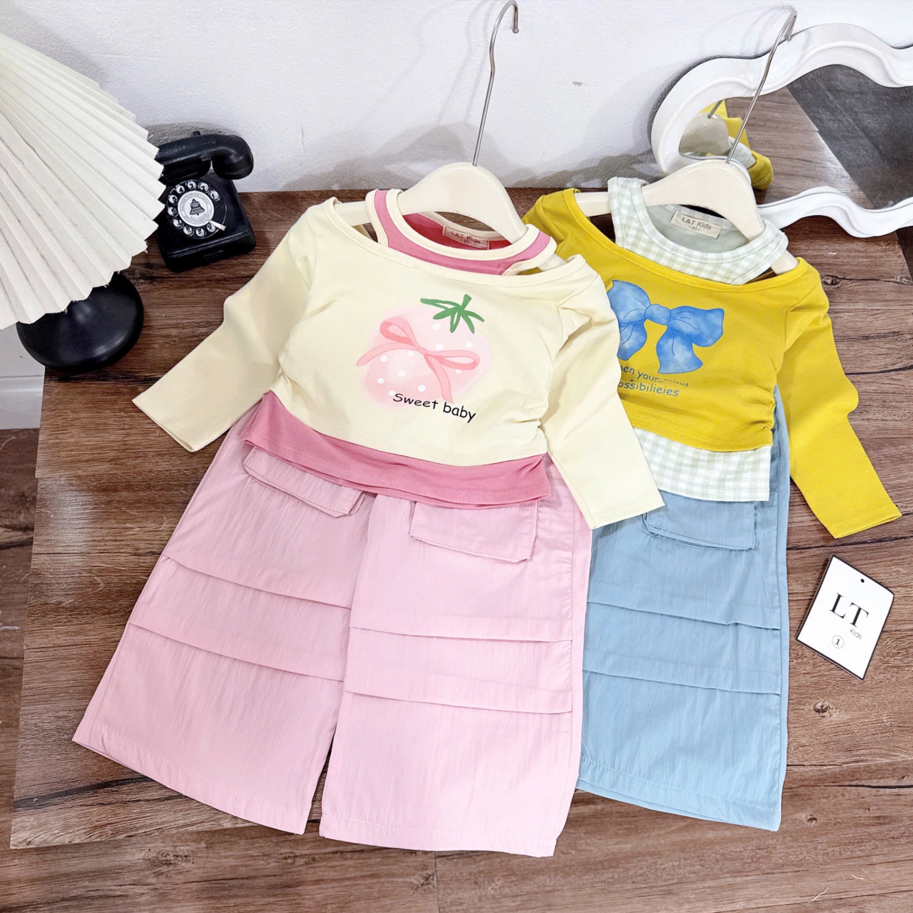 Sét áo rút sườn cổ yếm quần xuông lt bé gái