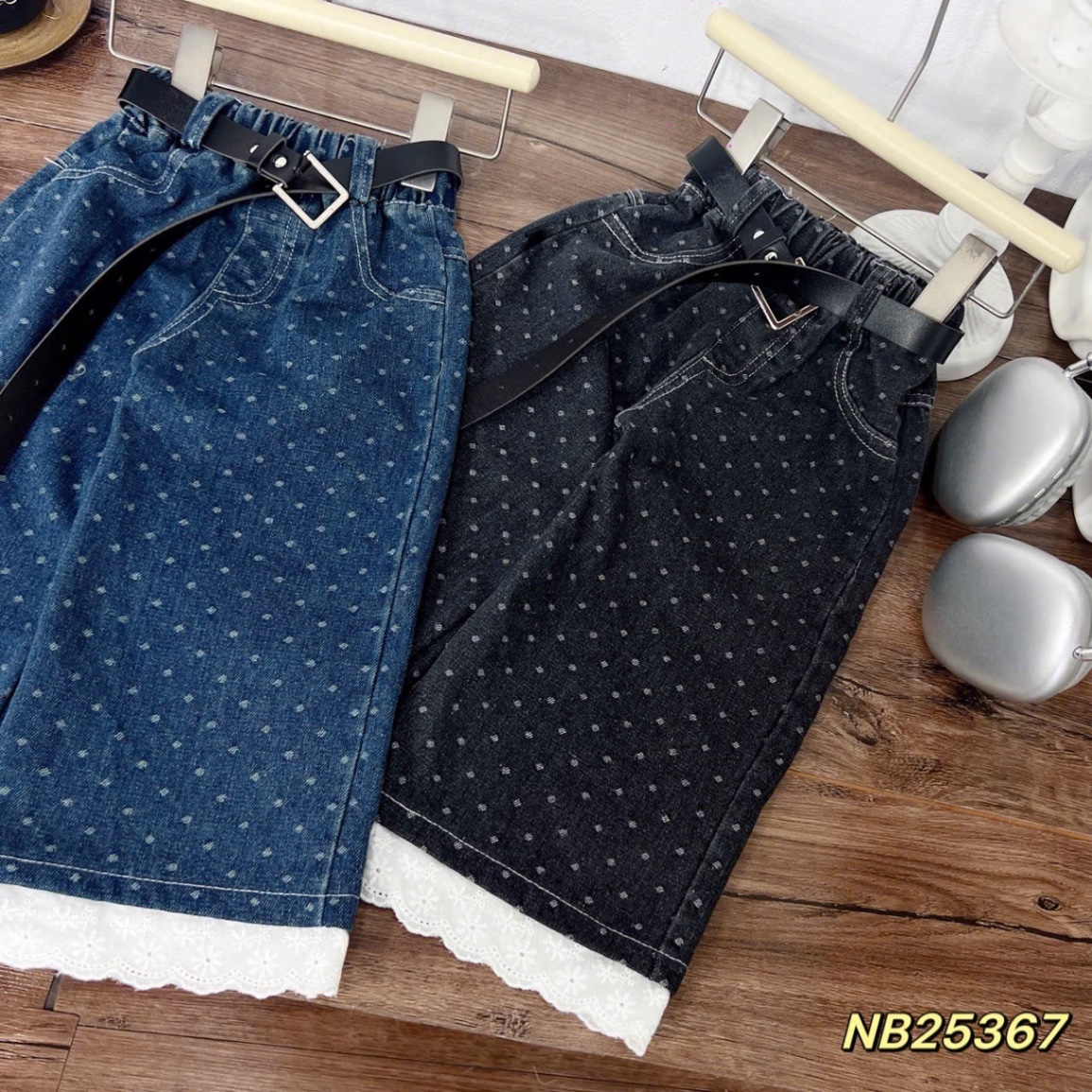 Quần bò xuông gấu phối ren kèm đai bé gái