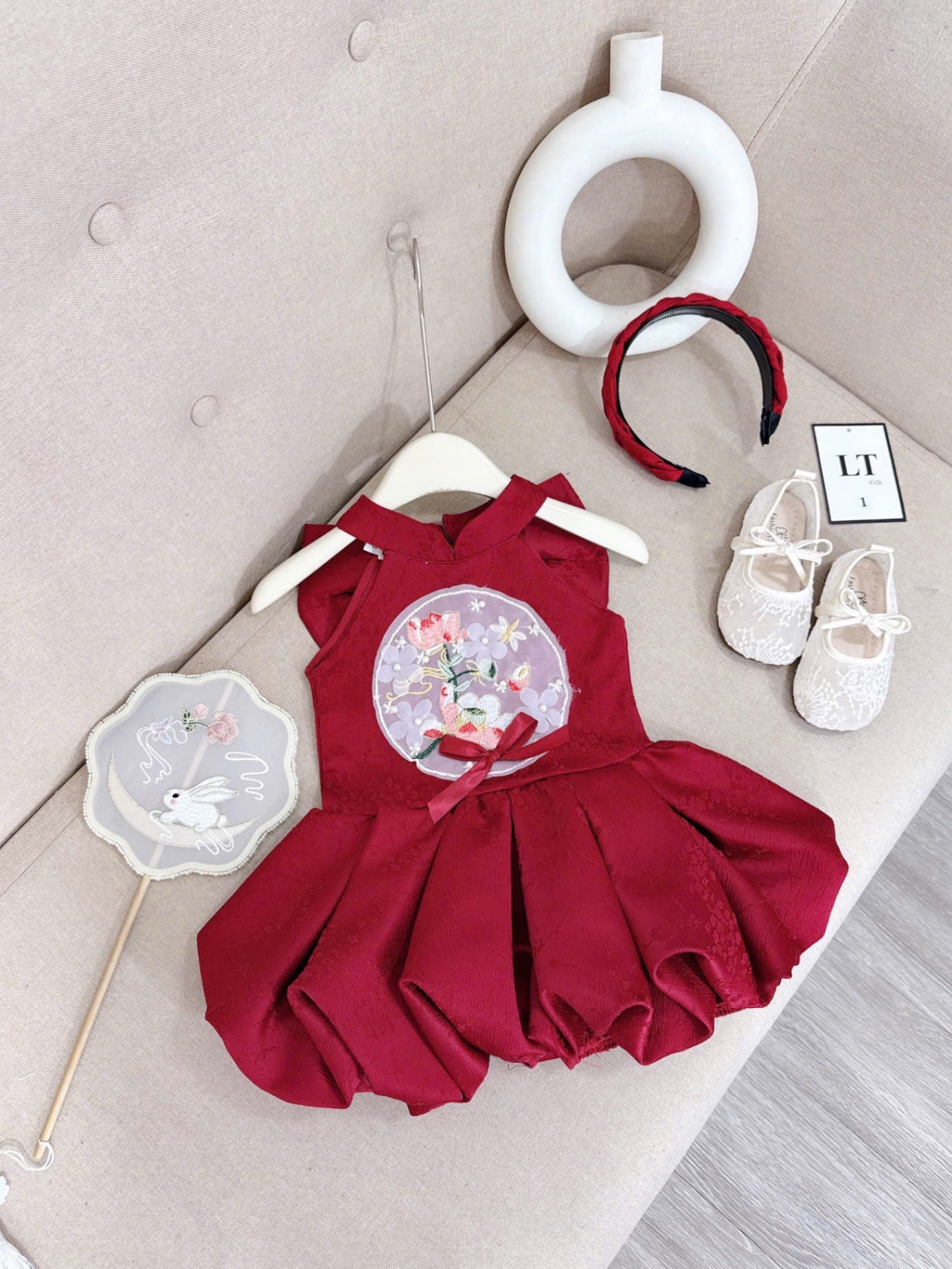 Sét váy đỏ thân bồng kèm xược và nơ rời bé gái