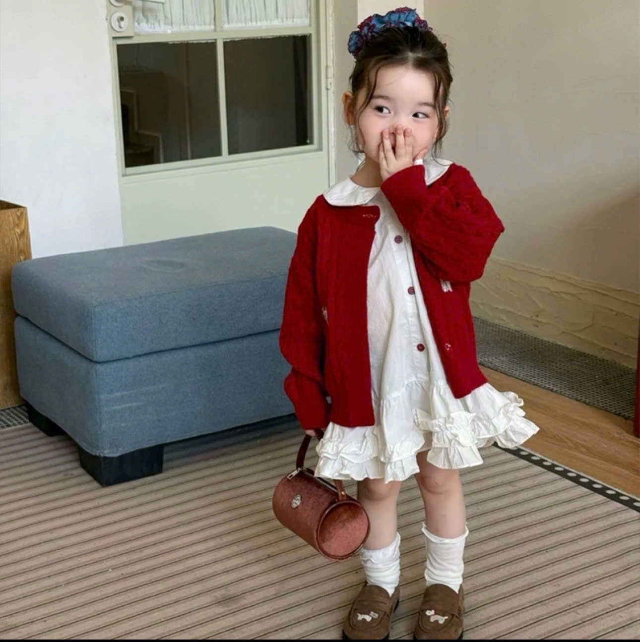 Sét áo len đỏ kèm váy trắng bé gái