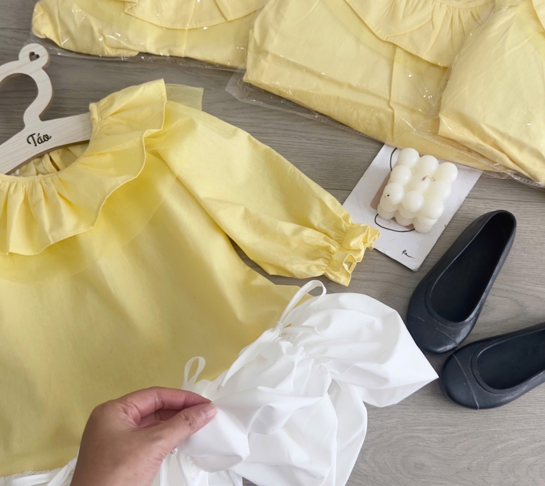 Váy vàng babydoll bé gái