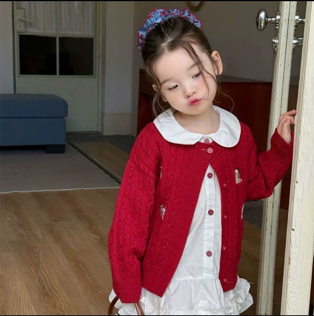 Sét áo len đỏ kèm váy trắng bé gái
