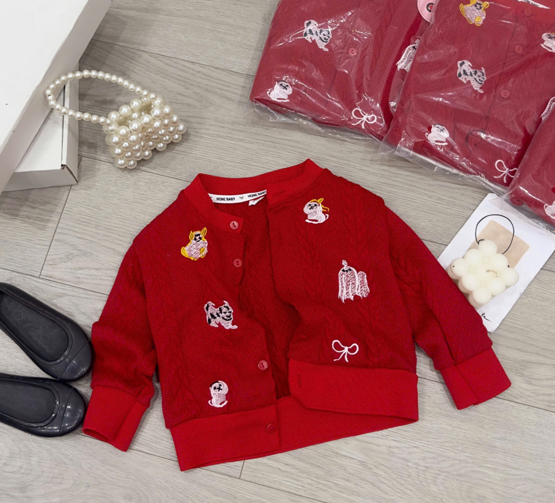 Sét áo len đỏ kèm váy trắng bé gái