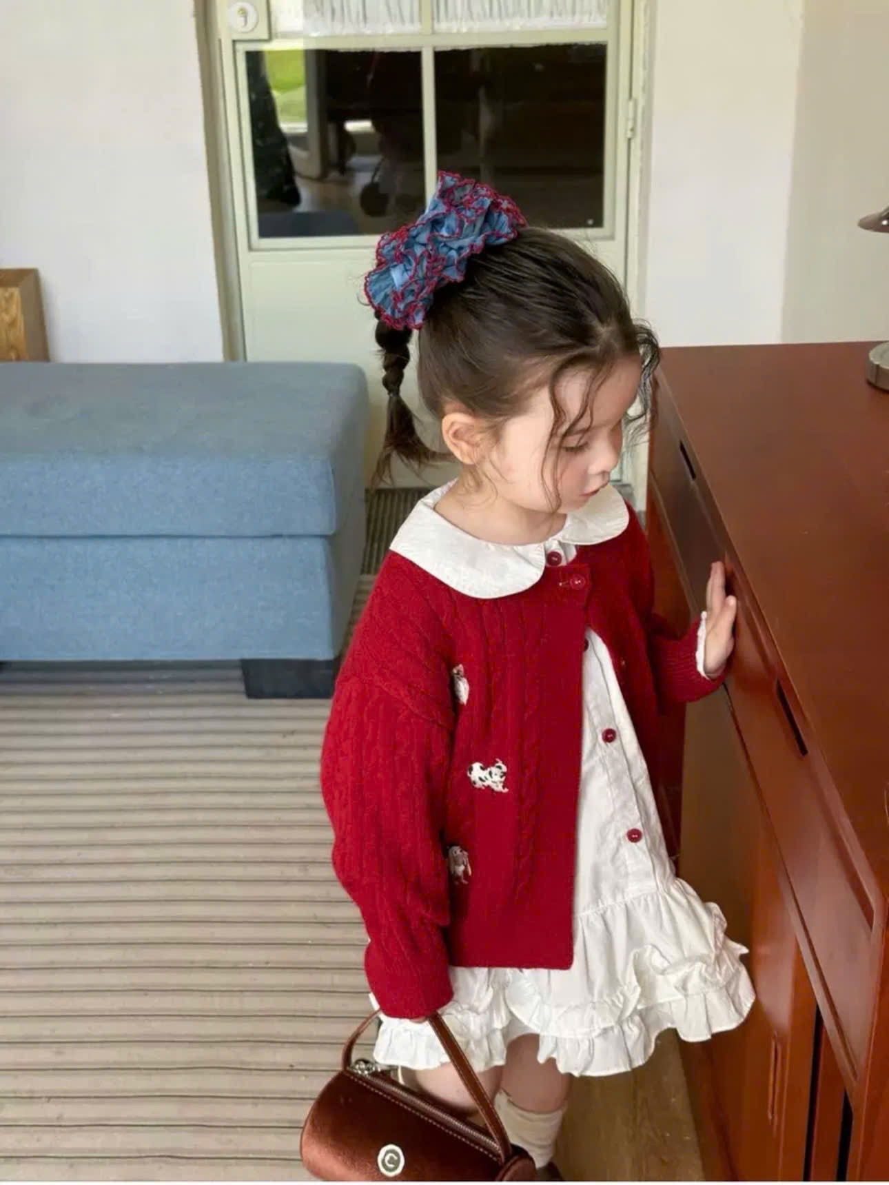 Sét áo len đỏ kèm váy trắng bé gái