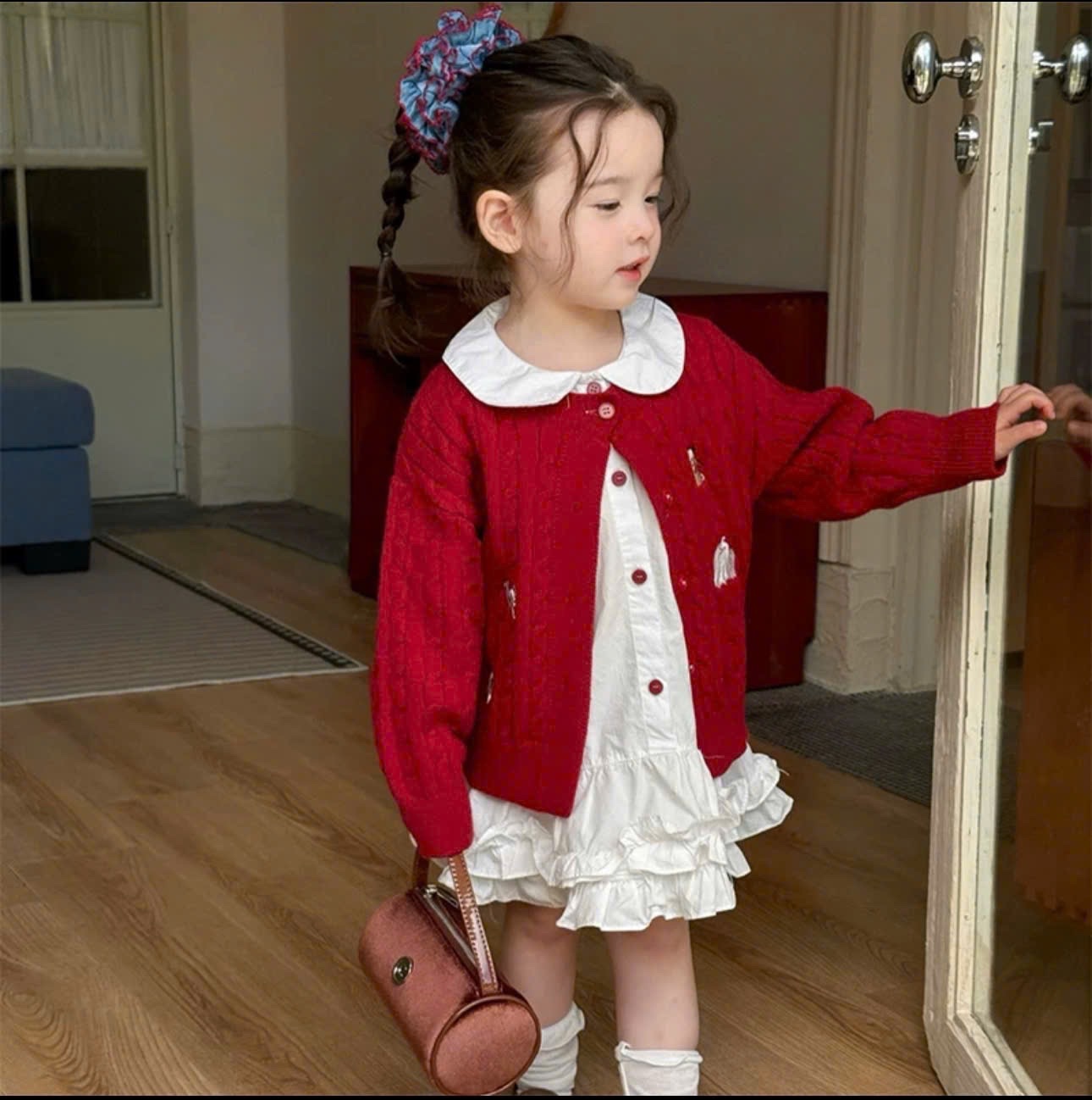Sét áo len đỏ kèm váy trắng bé gái